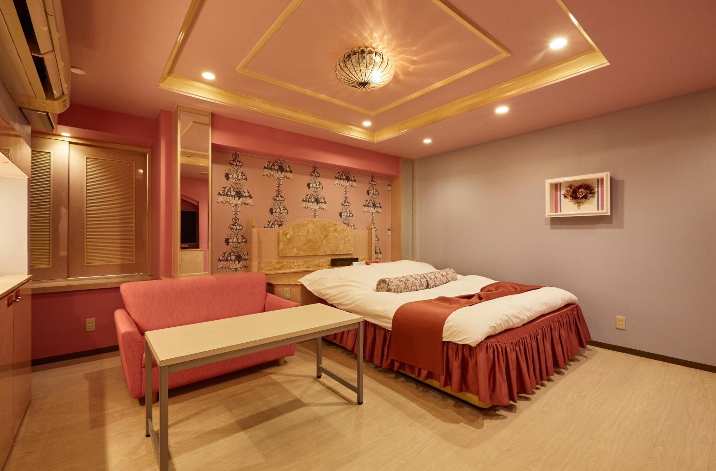 Standard King Room - Photo 5