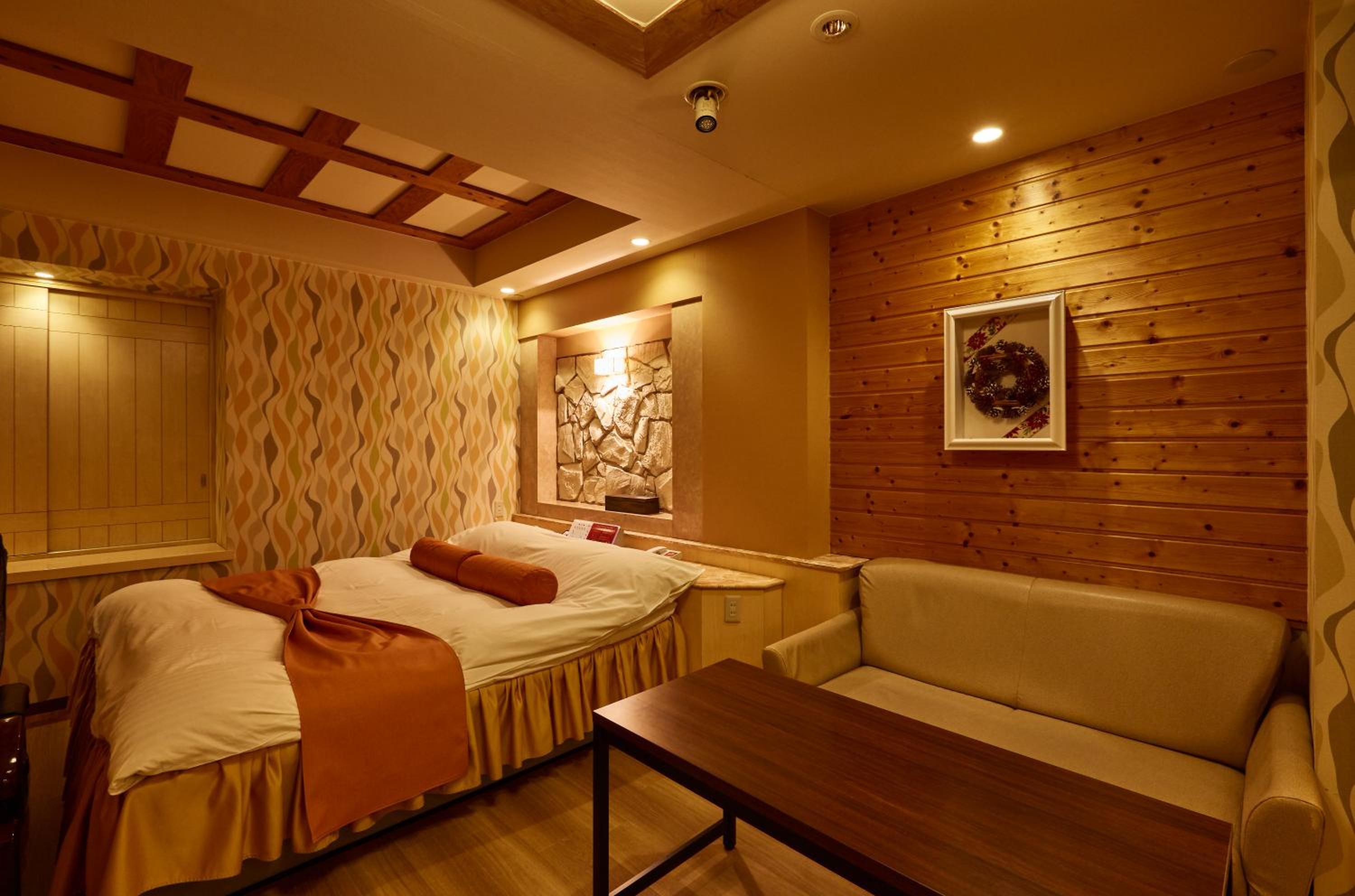 Standard King Room - Photo 6