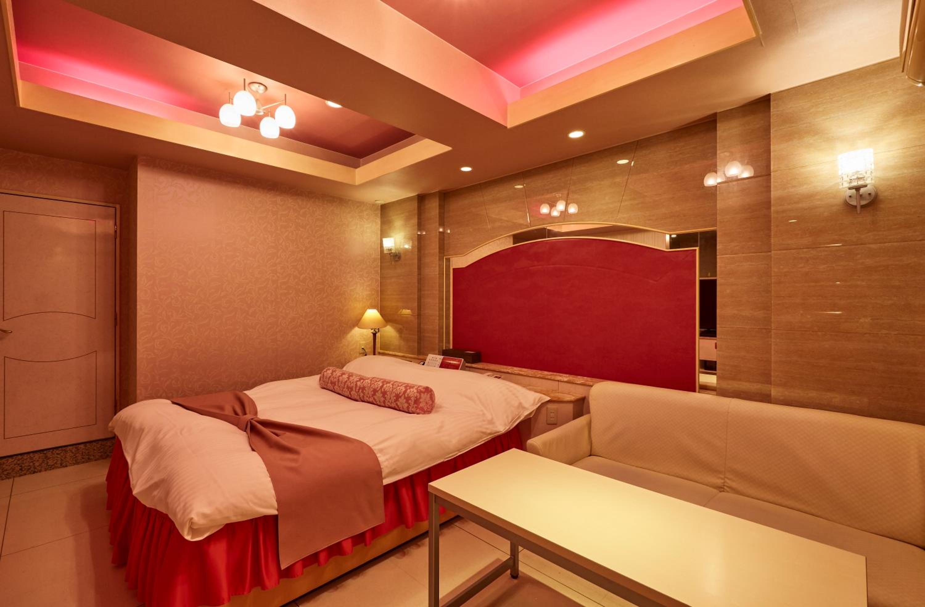 Standard King Room - Photo 7