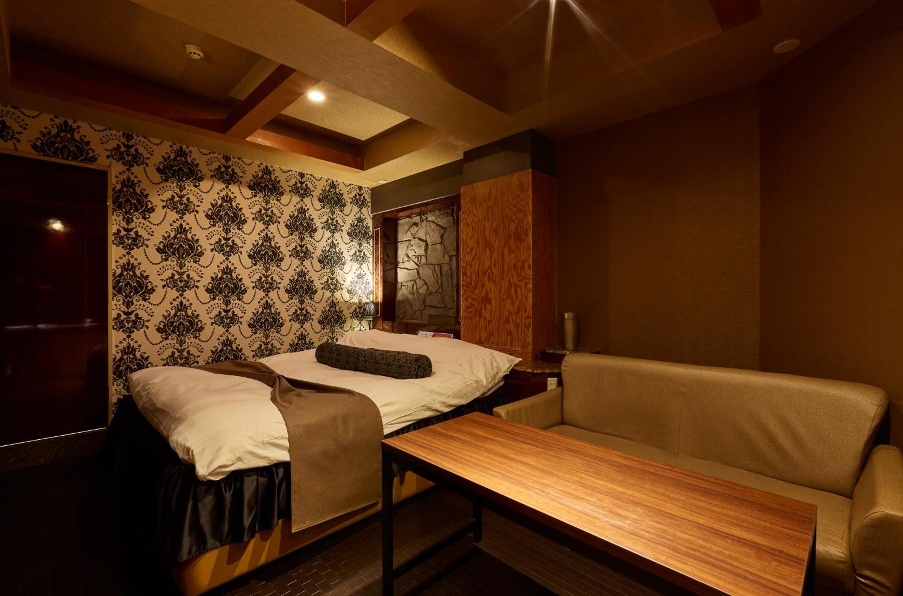 Standard King Room - Photo 8