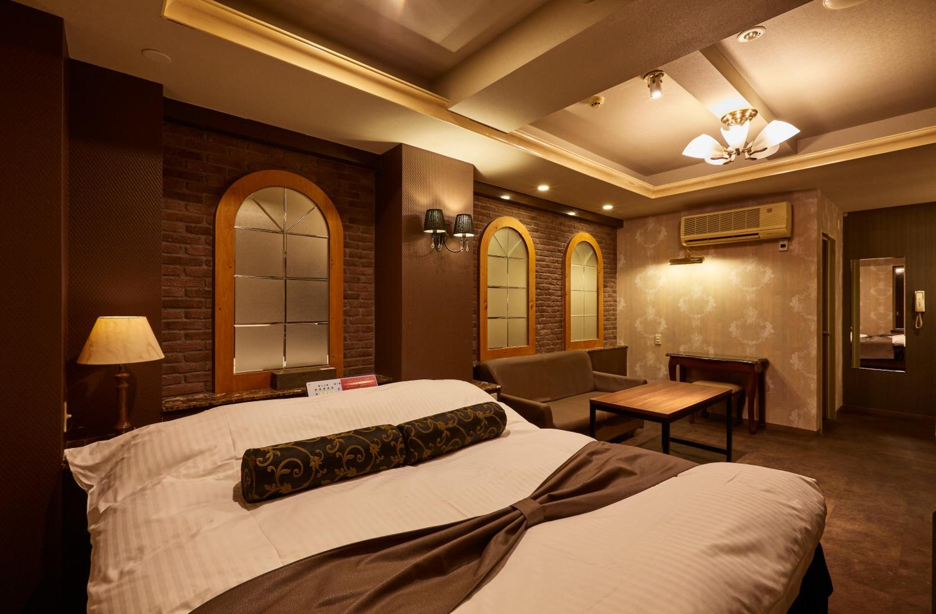 Standard King Room - Photo 9