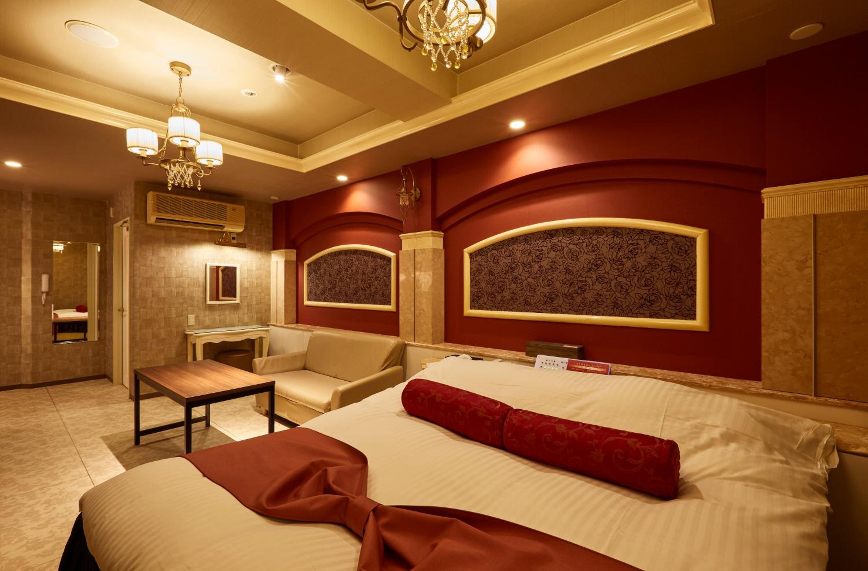 Standard King Room - Photo 10