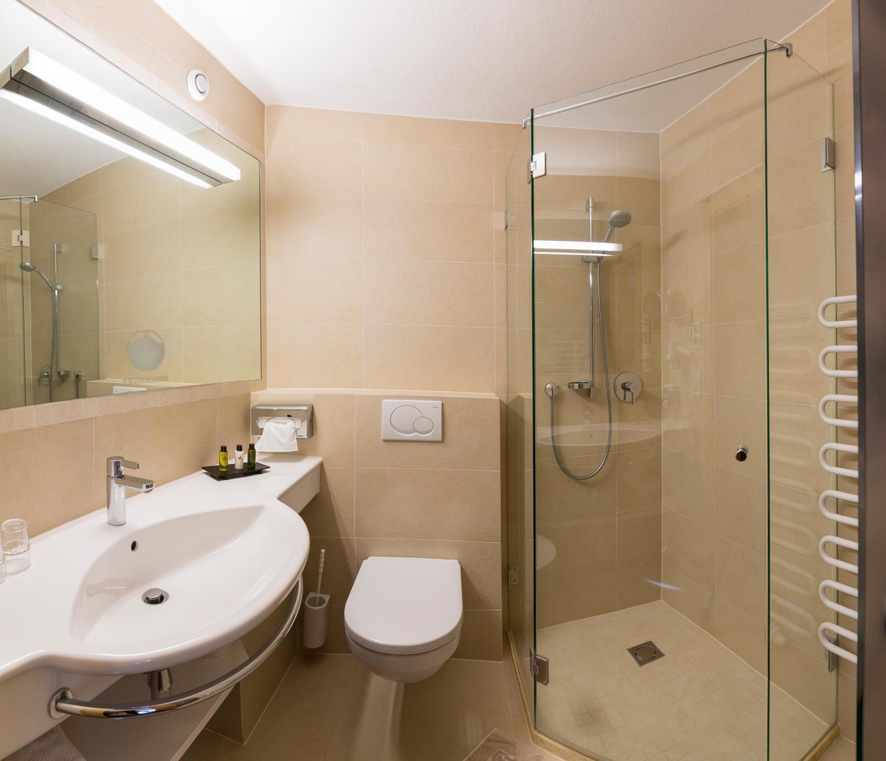 Double Room with Balcony - Photo 3
