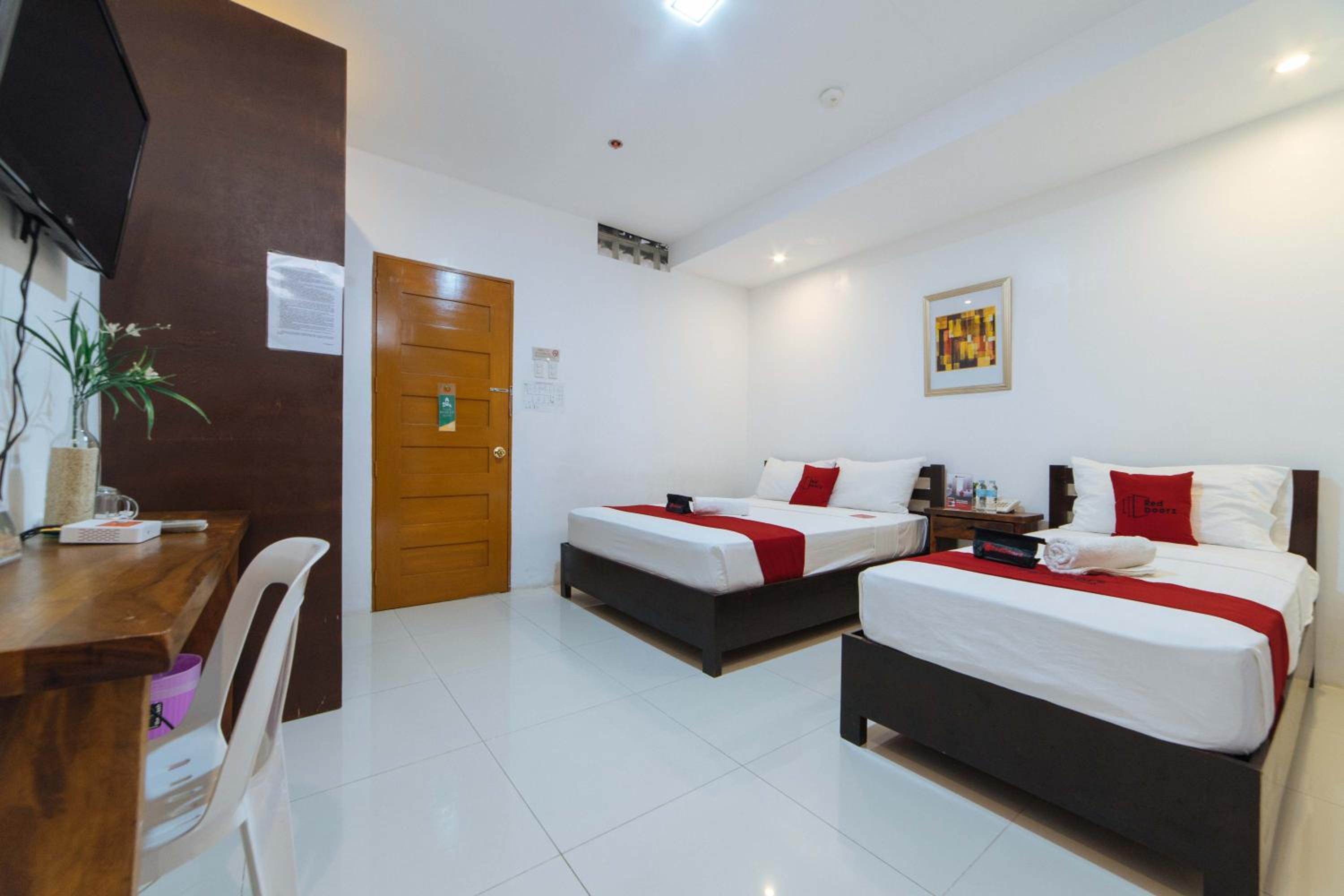 Deluxe Room - Photo 5
