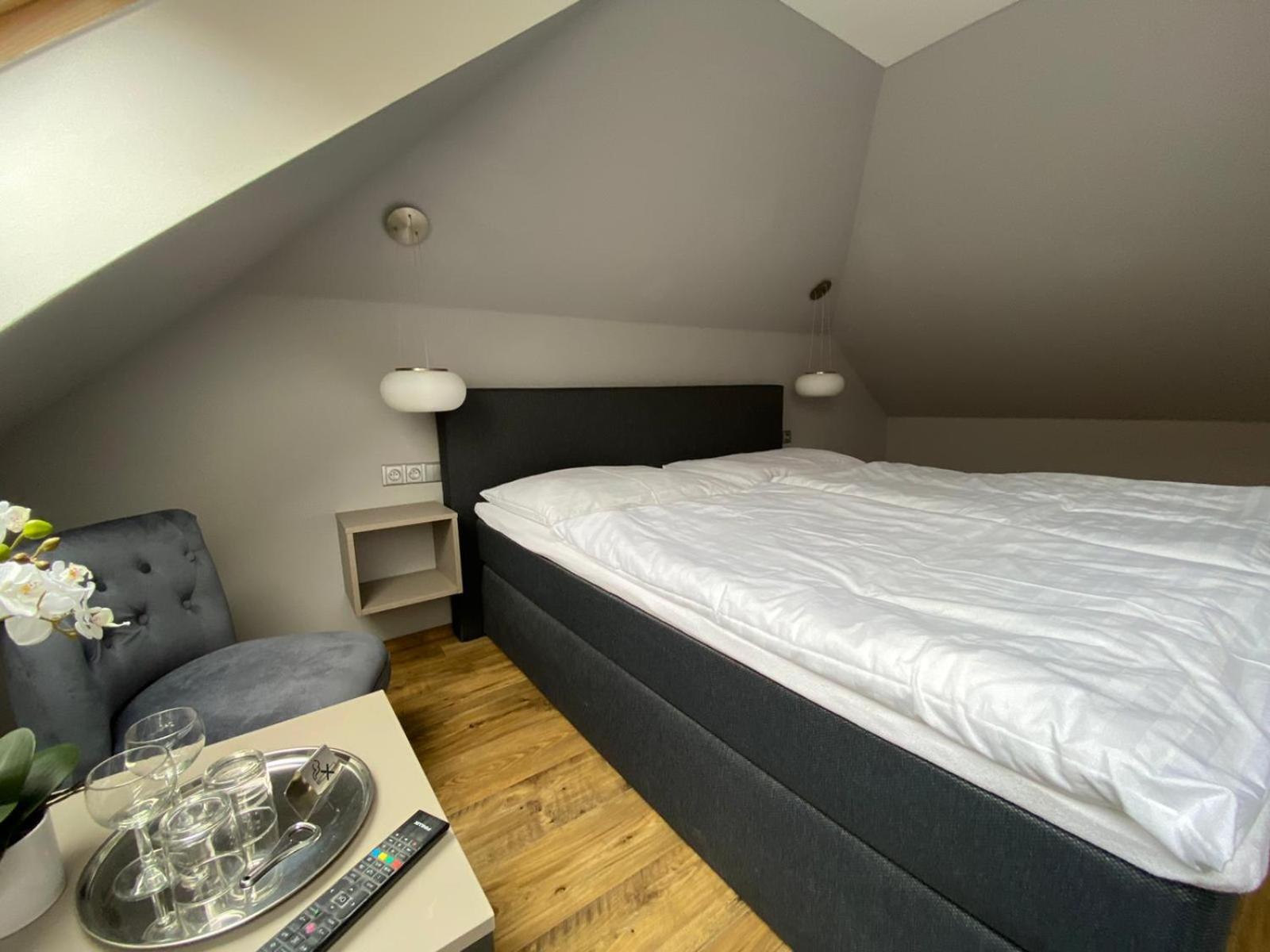 Deluxe Double Room - Photo 8