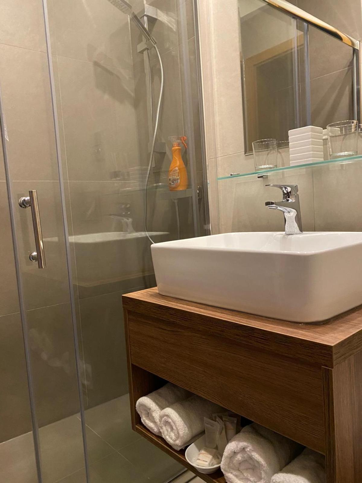 Deluxe Double Room - Photo 10