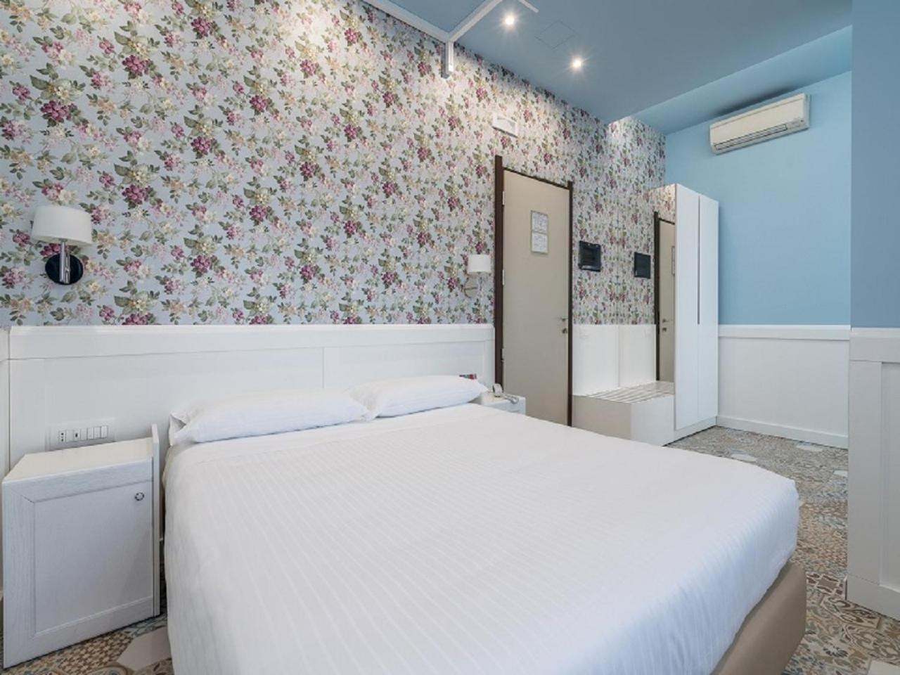 Deluxe Double Room - Photo 22