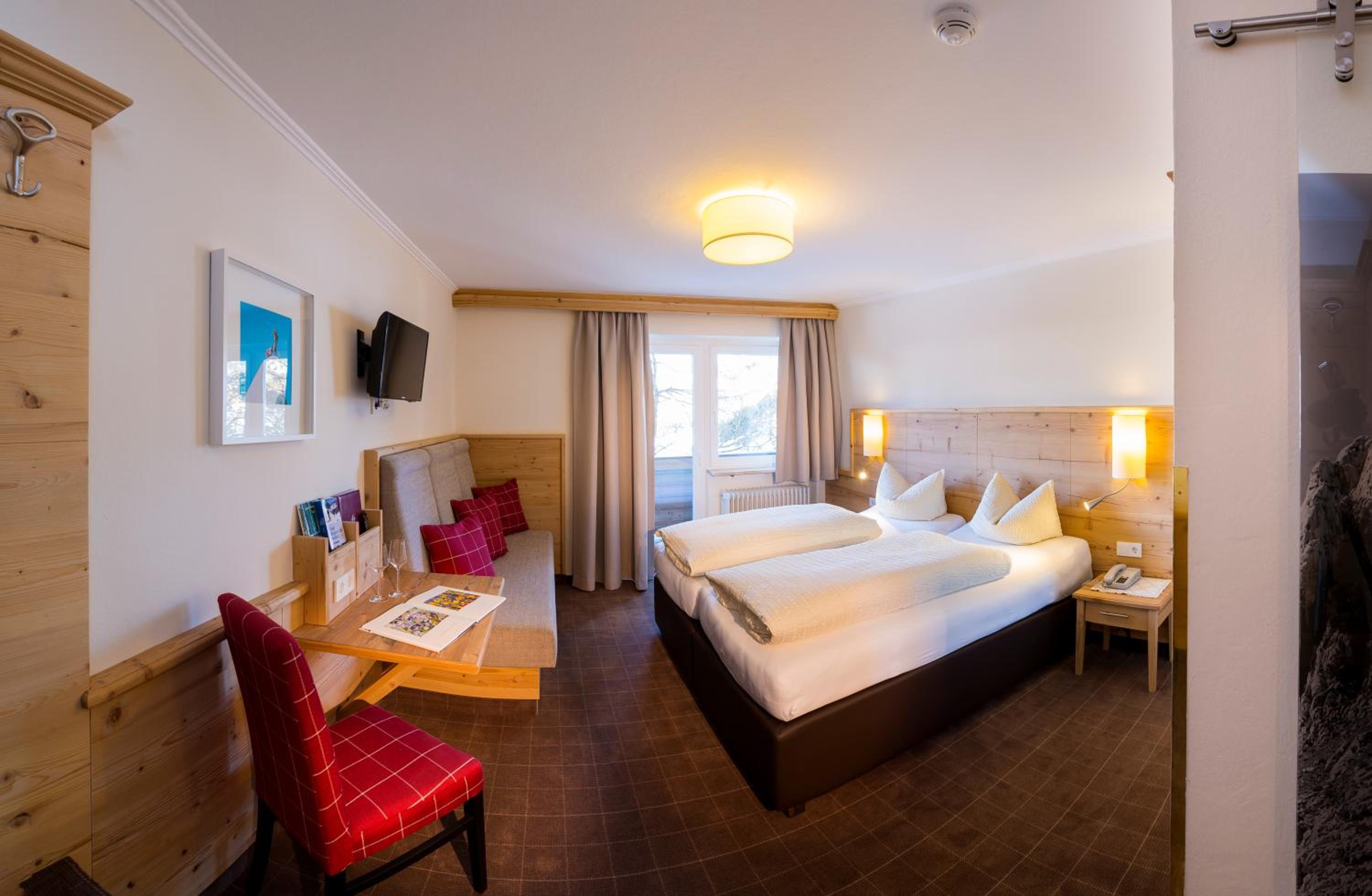 Superior Double Room with Balcony - Photo 1