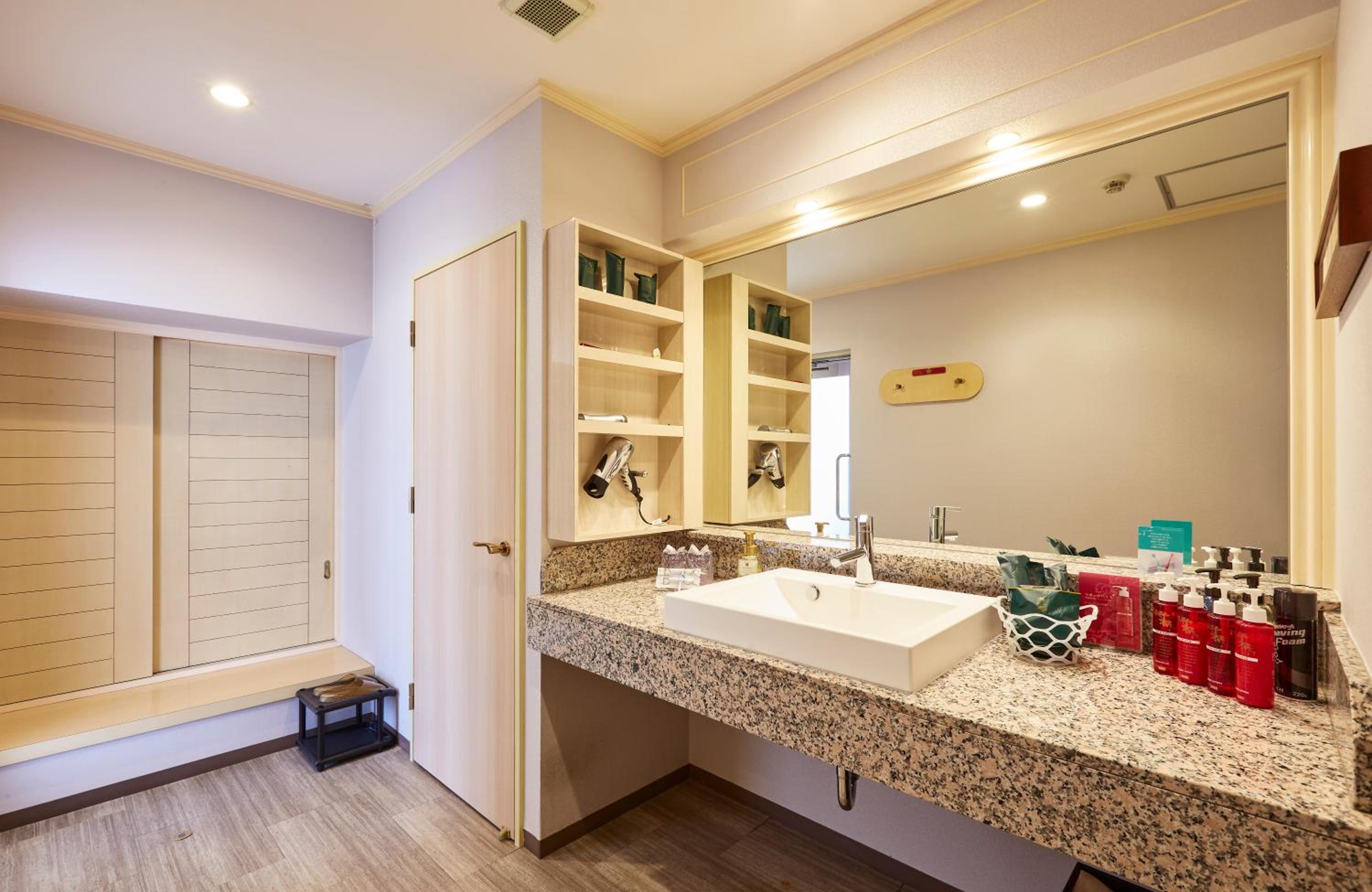 Deluxe King Room - Photo 3