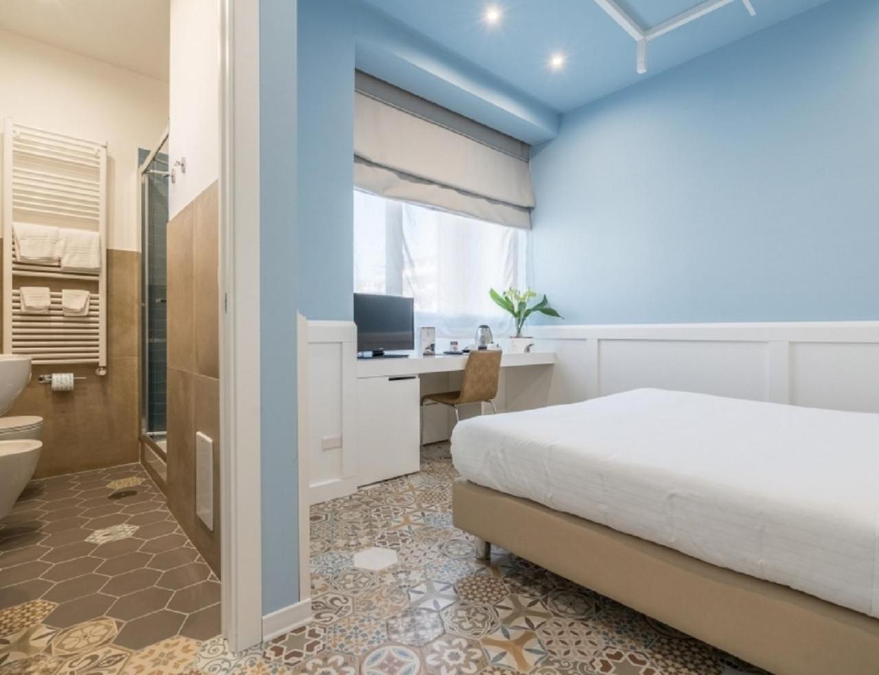 Deluxe Double Room - Photo 16