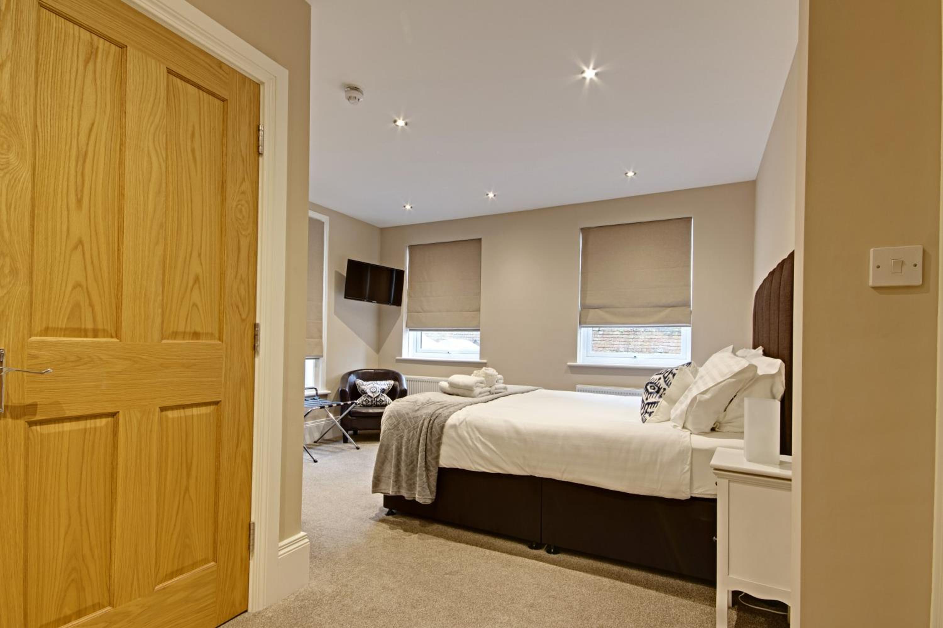 Deluxe Double Room with Shower - Photo 1