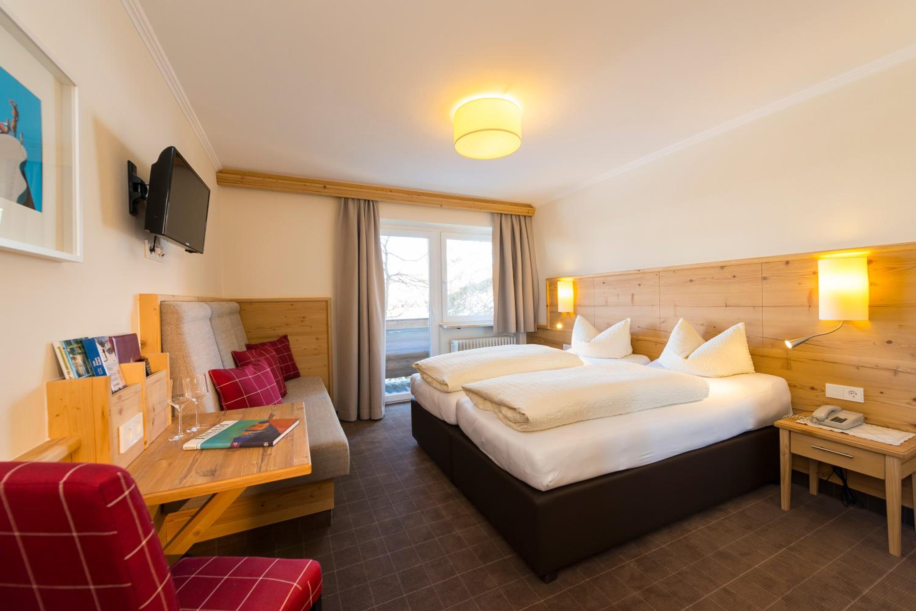 Superior Double Room with Balcony - Photo 3