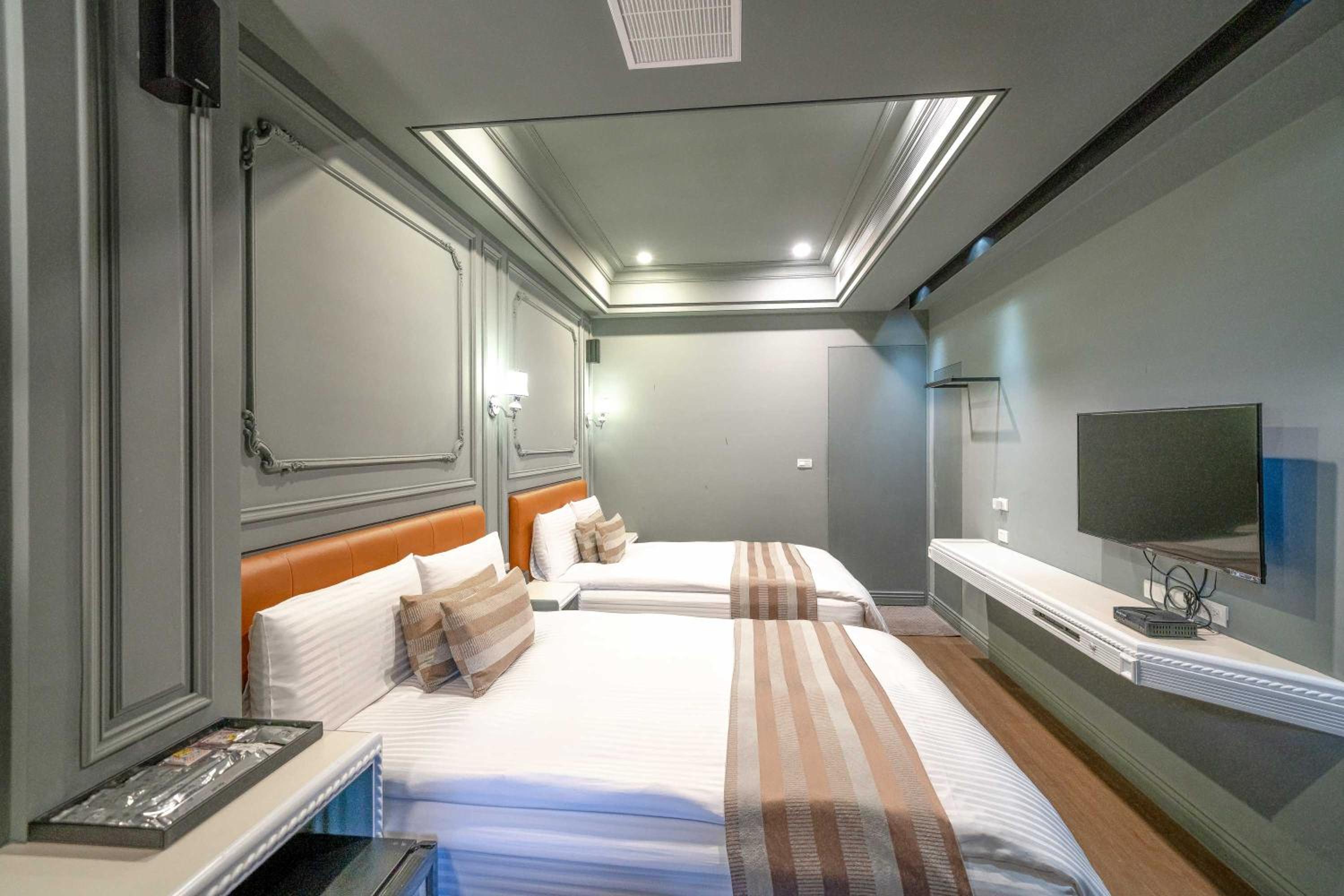 Quadruple Room with Private Bathroom photo 3