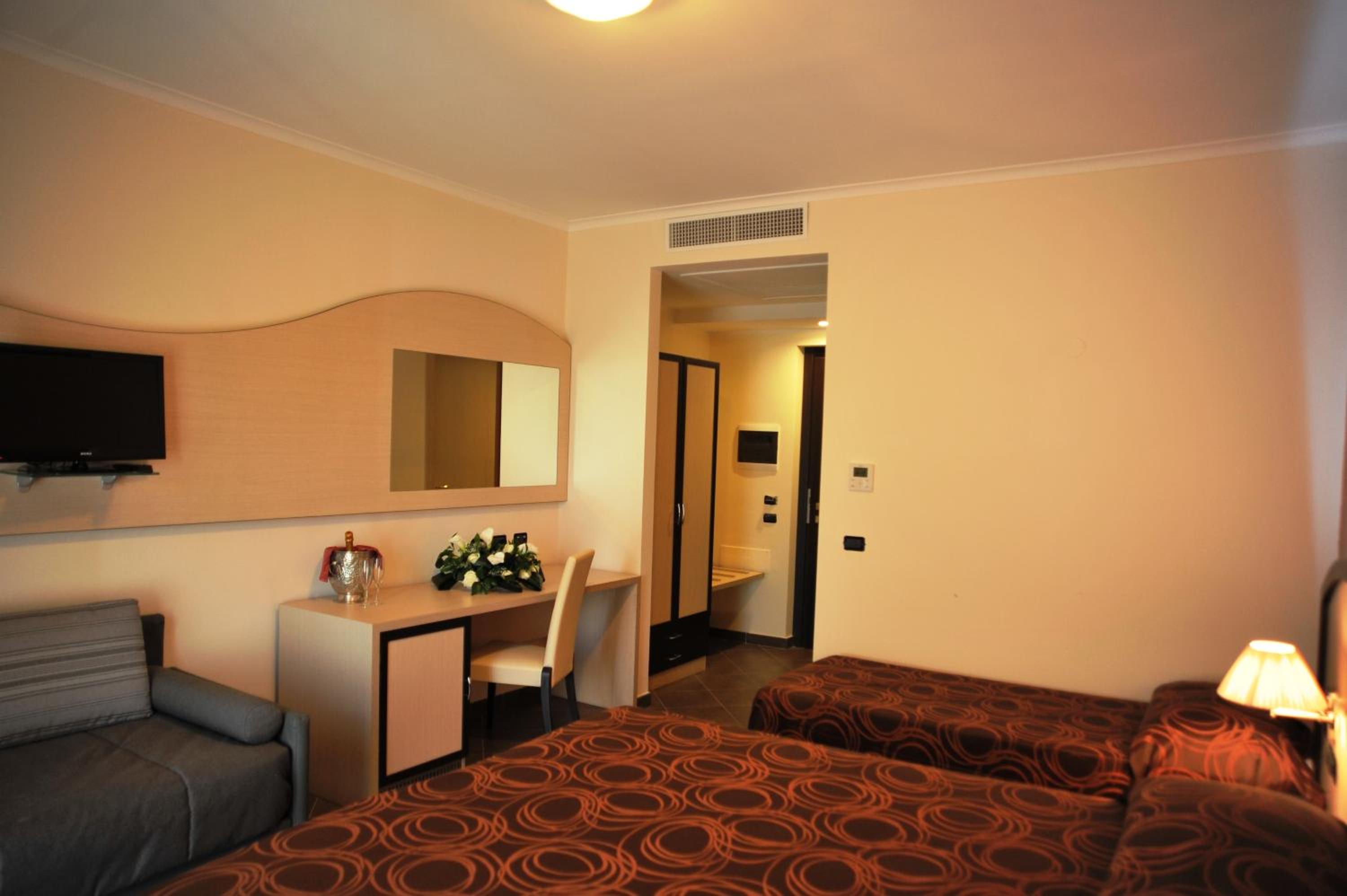 Quadruple Room - Photo 2