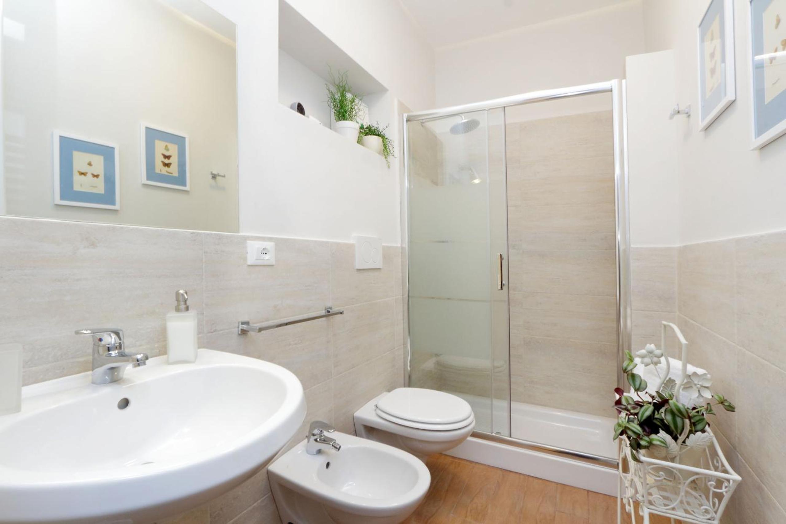 Colosseo Two-Bedroom Apartment with Terrace - Via di San Giovanni in Laterano 60 photo 2