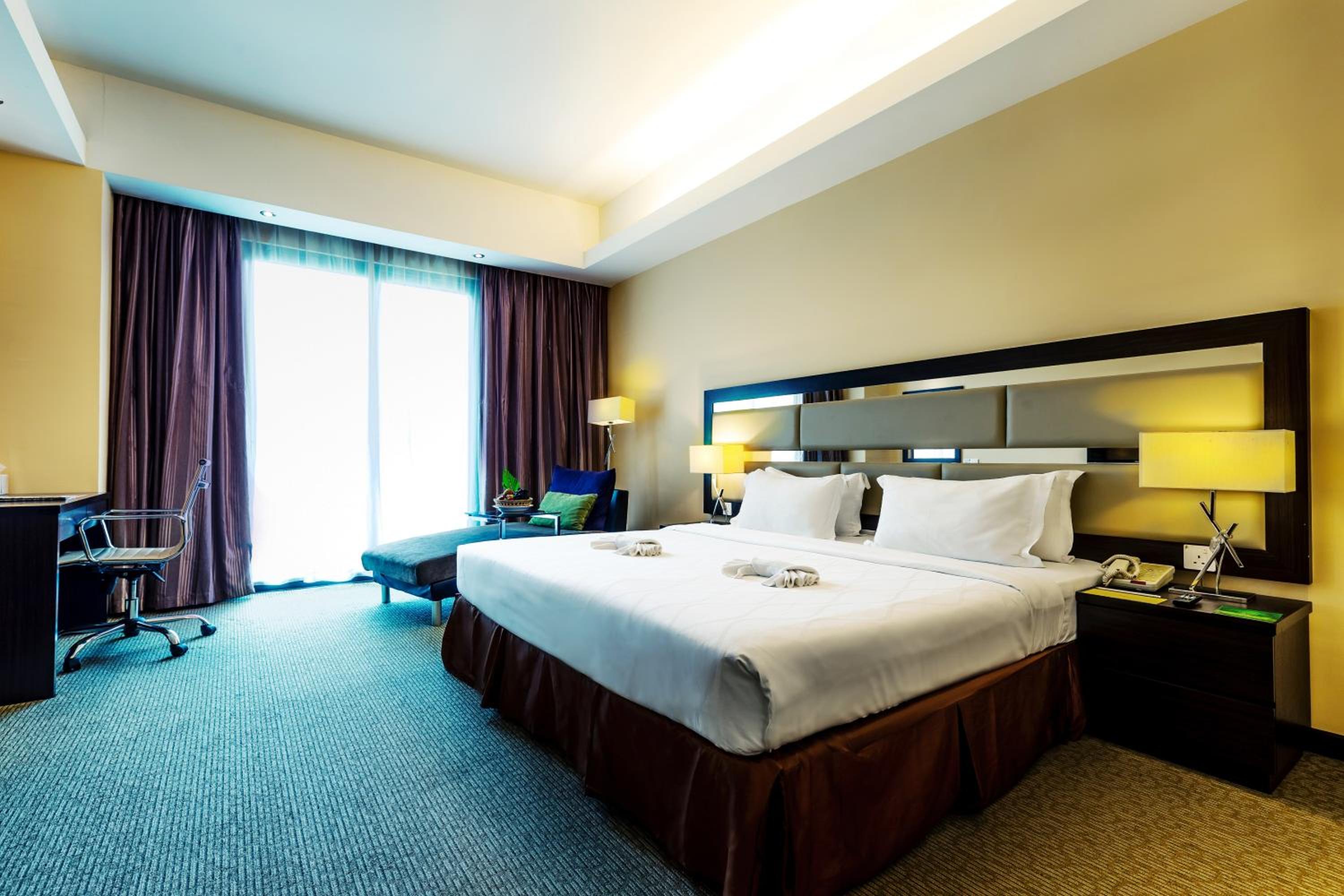 King Room with Pool Access