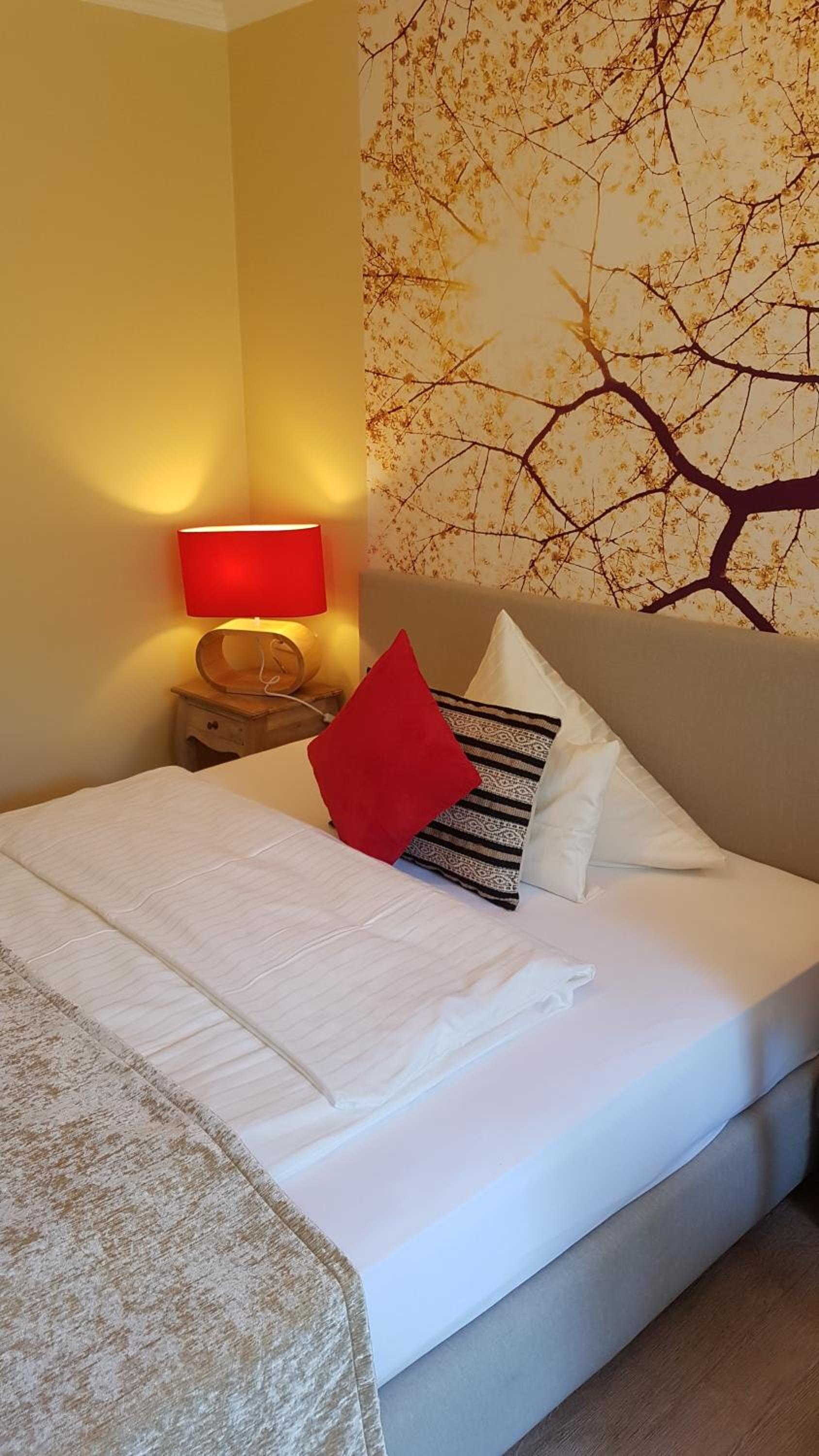 Standard Double Room - Photo 8