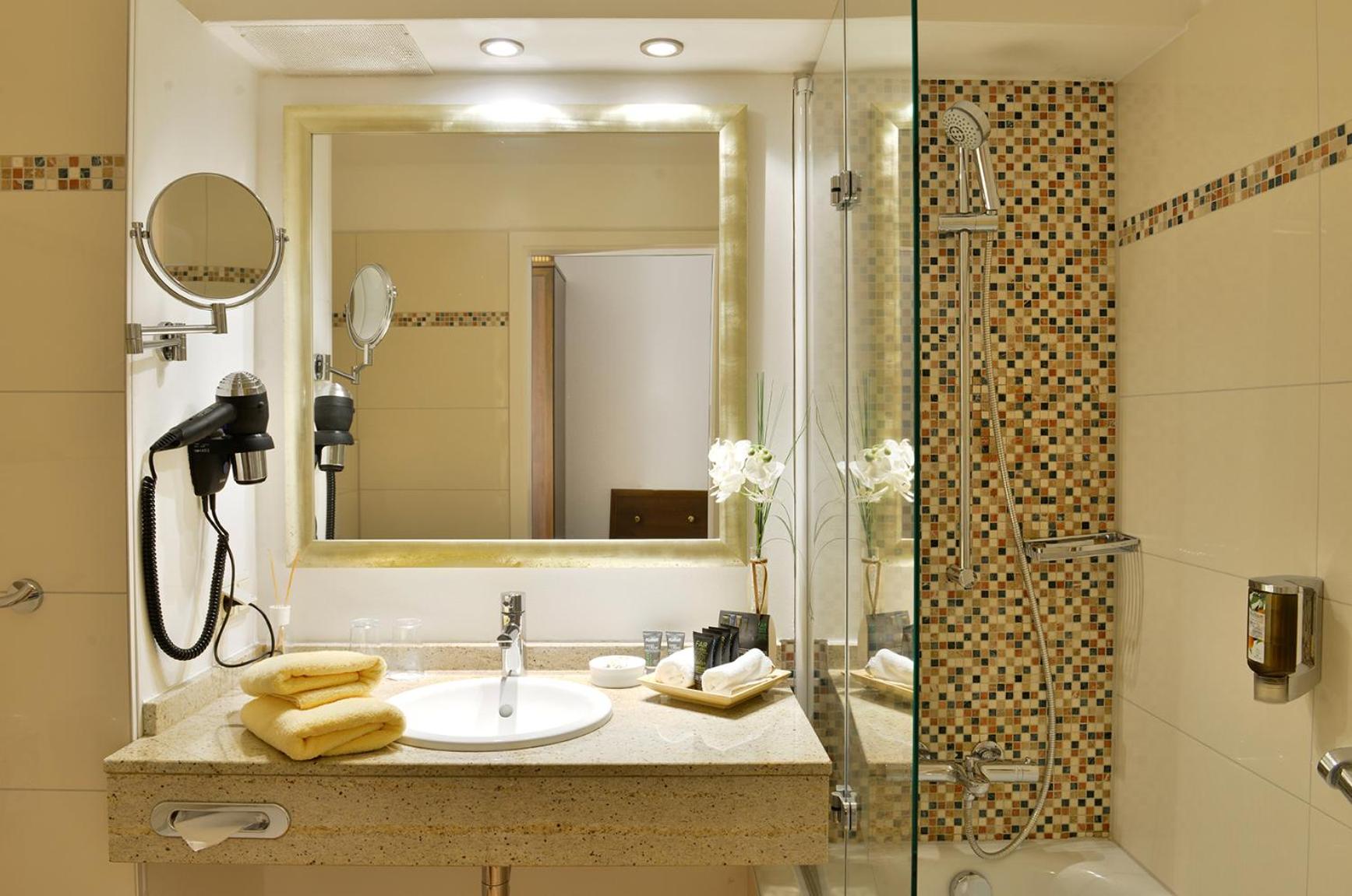 Comfort Double Room with Air Conditioning - Photo 4