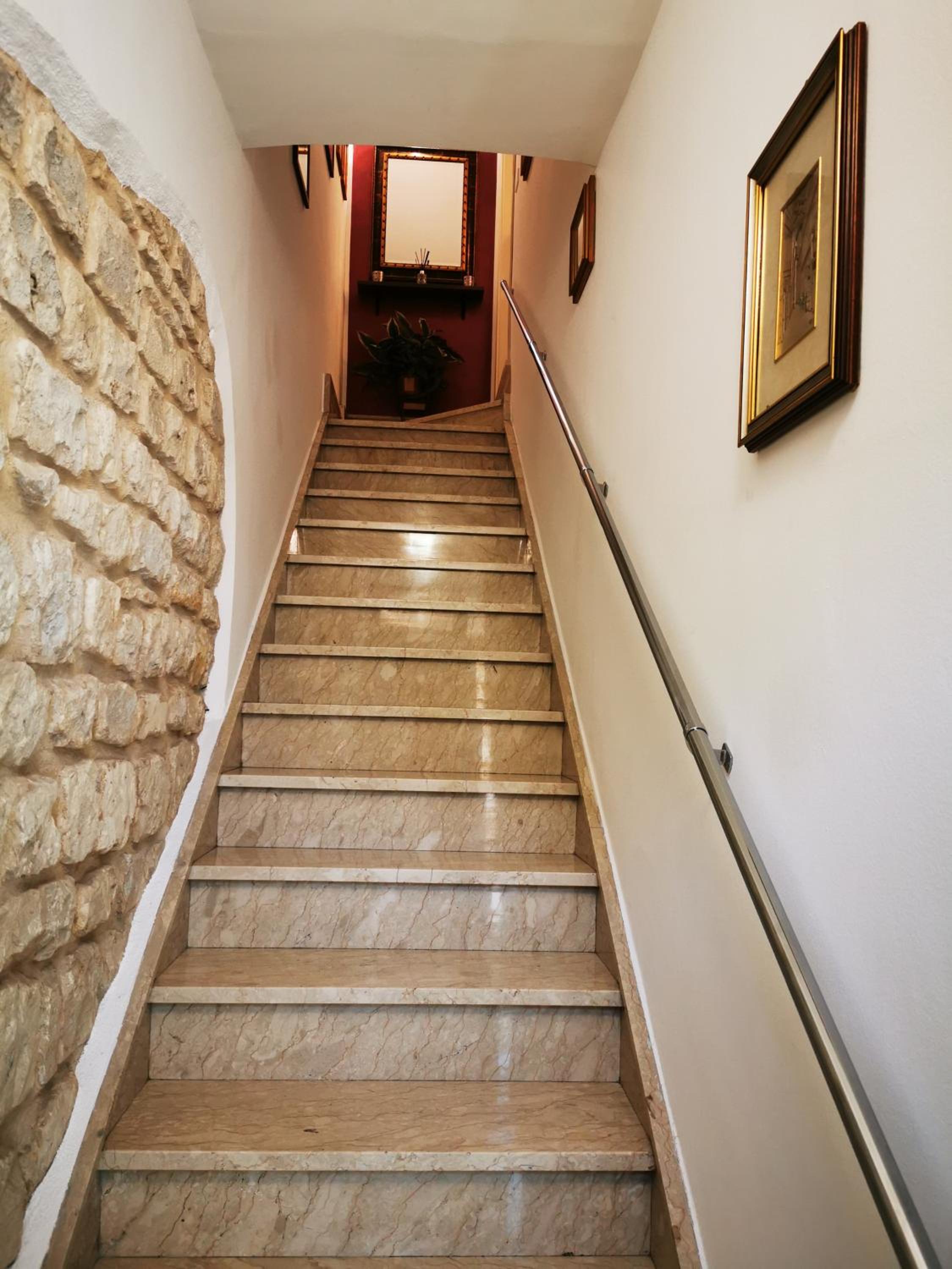 One-Bedroom Apartment - Photo 6