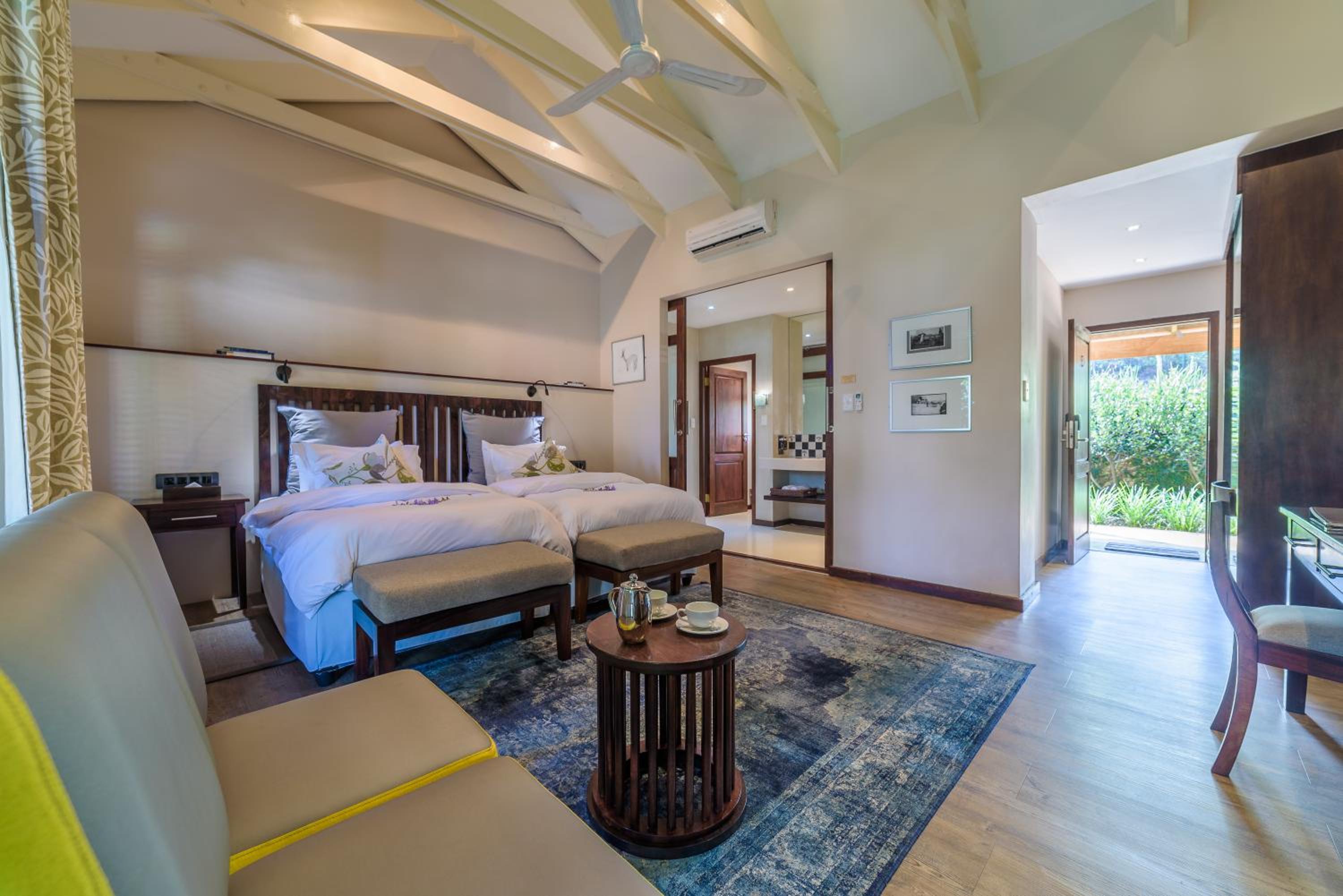 Deluxe Room - Photo 12