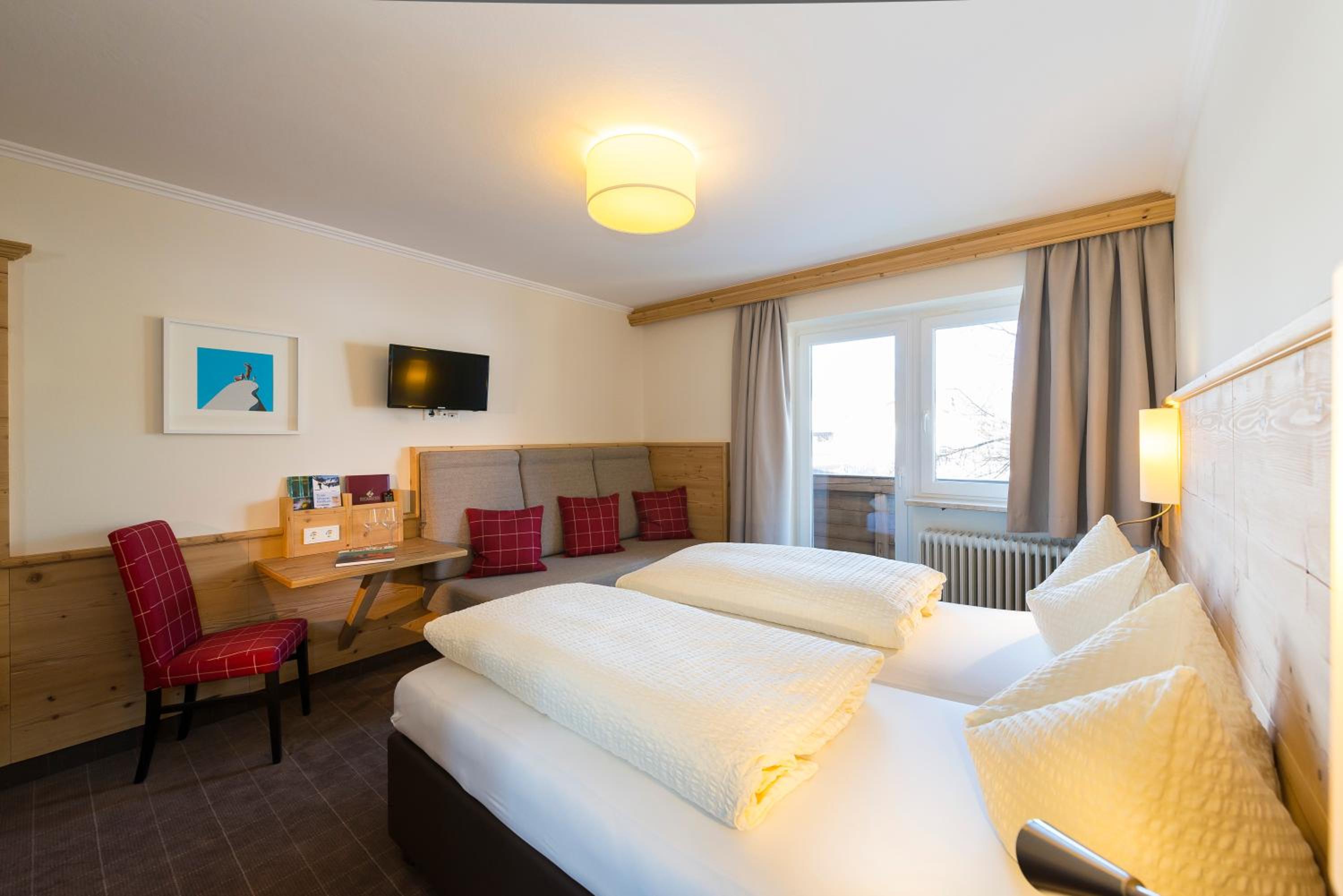 Superior Double Room with Balcony - Photo 5
