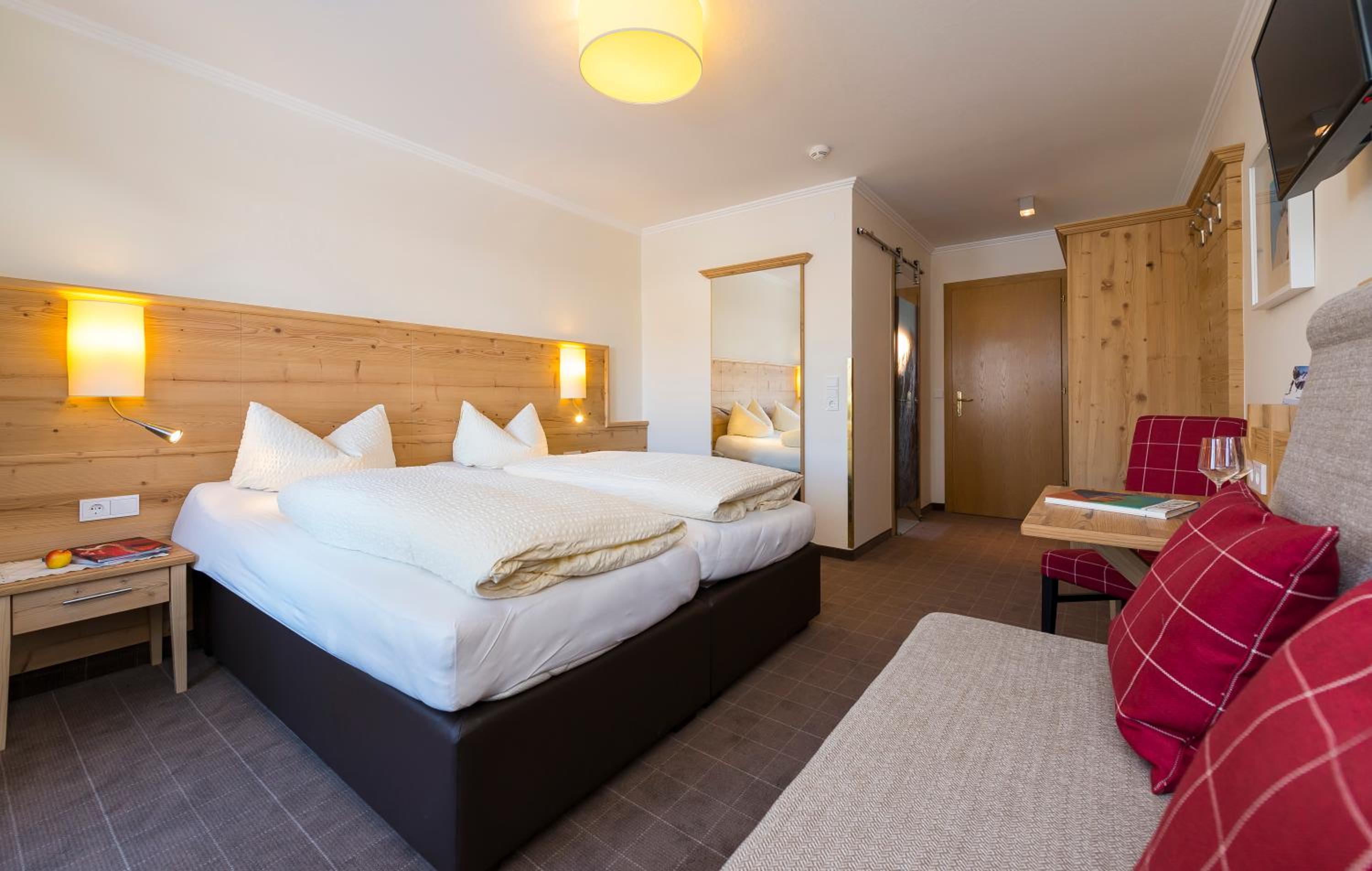 Superior Double Room with Balcony - Photo 2