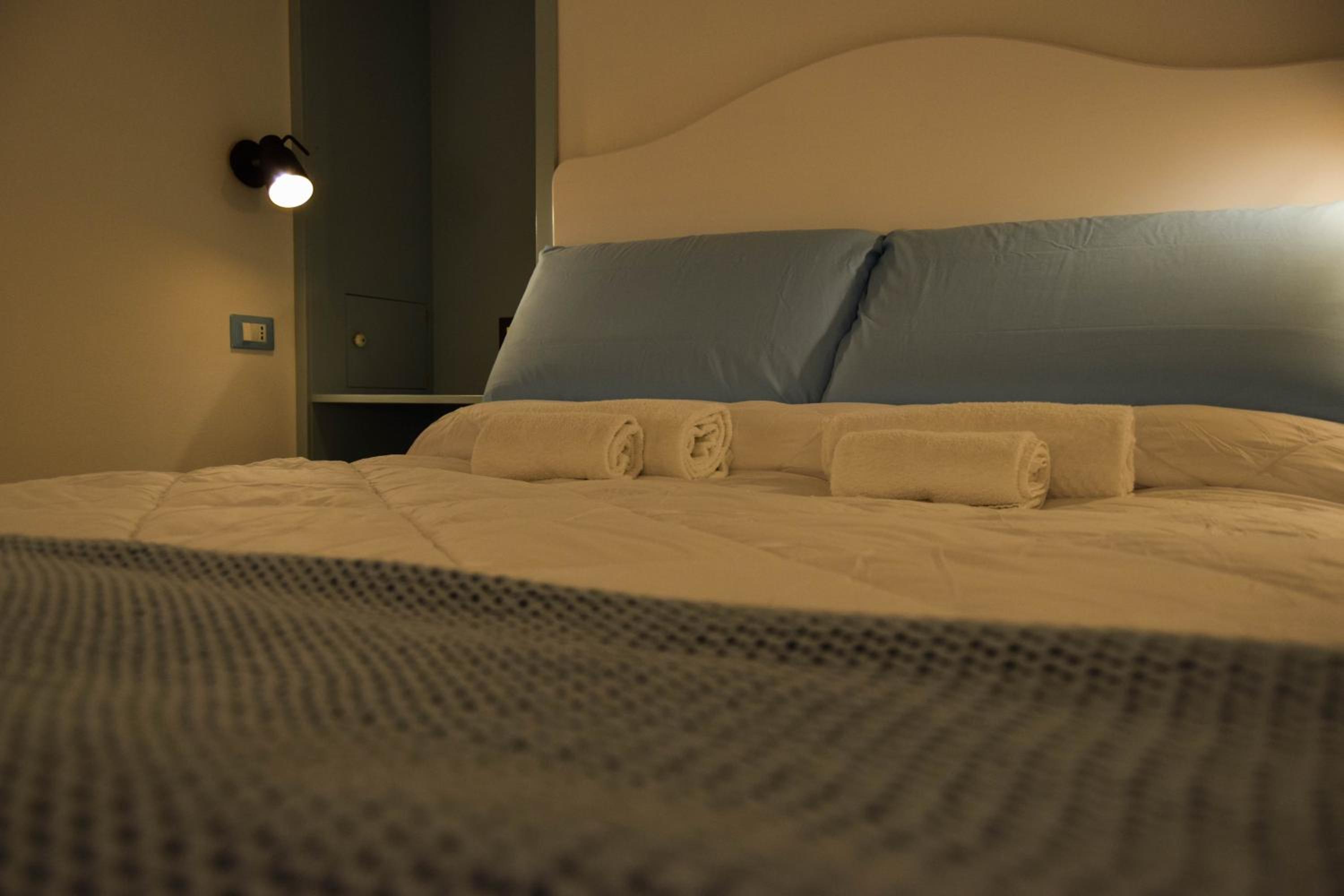 Double Room with Private Bathroom - Photo 20