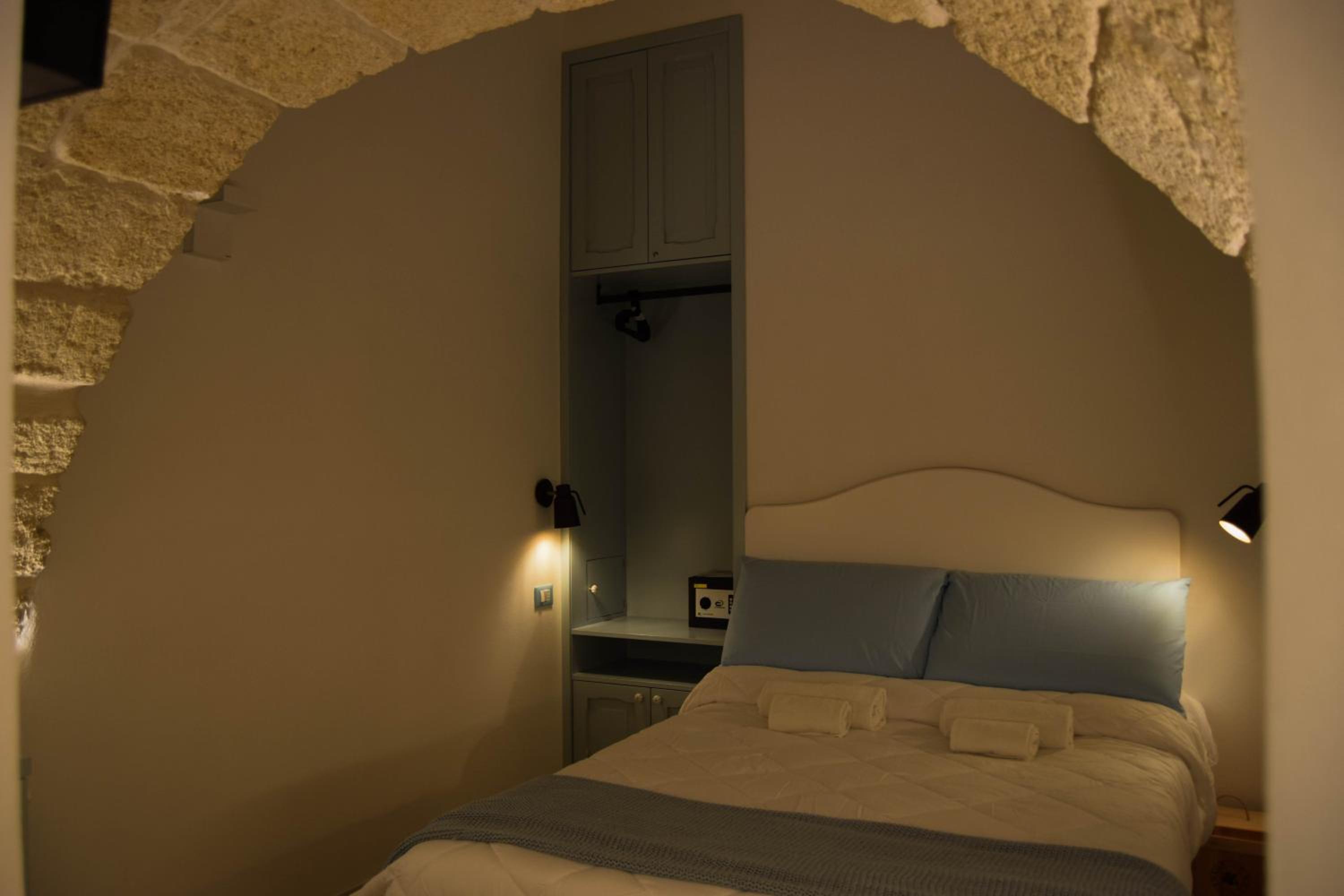 Double Room with Private Bathroom - Photo 19
