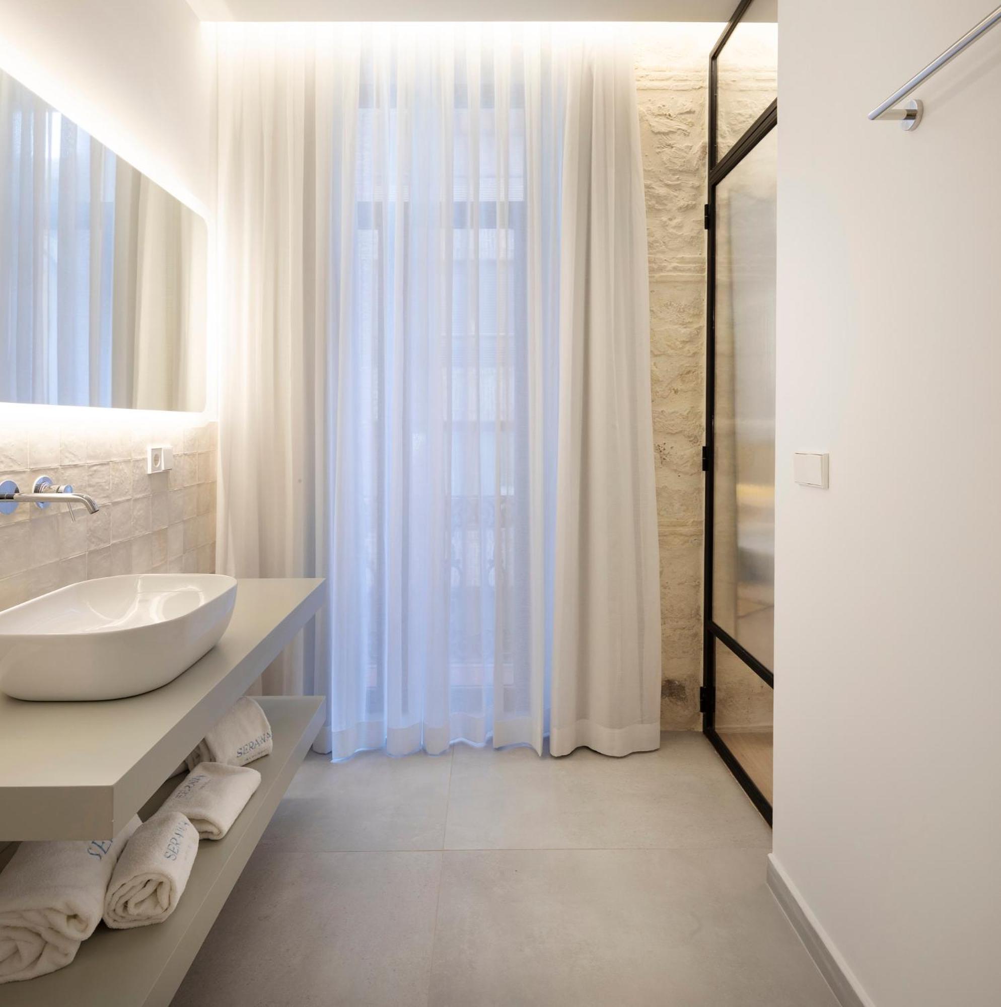 Double Room - Photo 11