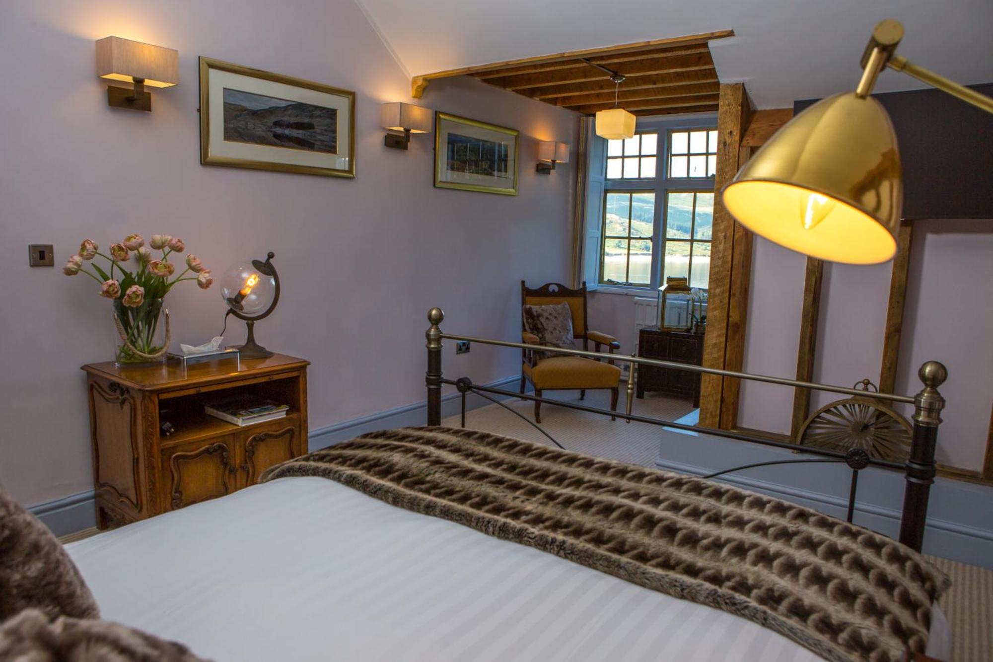 Suite with Lake View - Photo 7