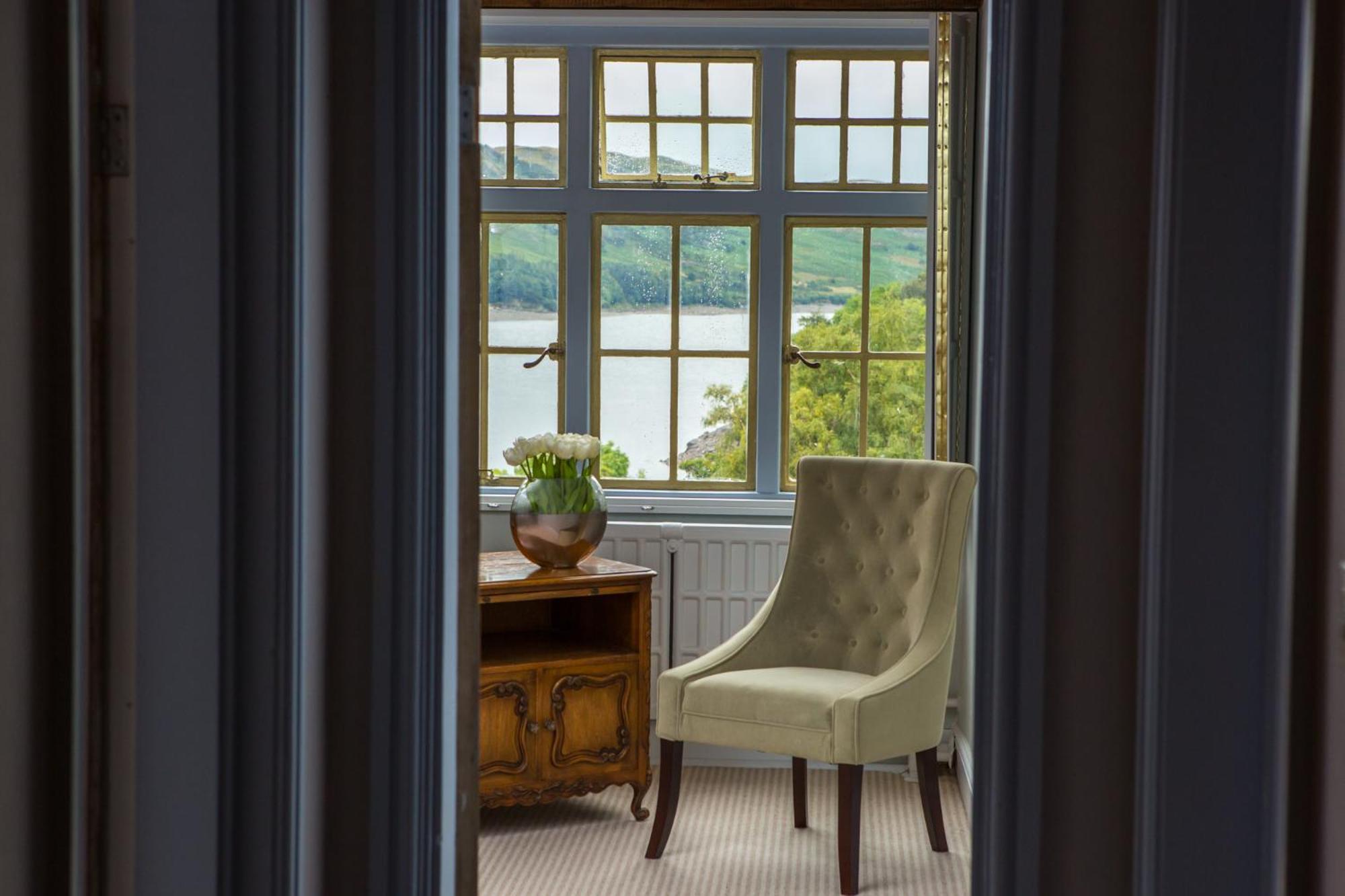 Suite with Lake View - Photo 8