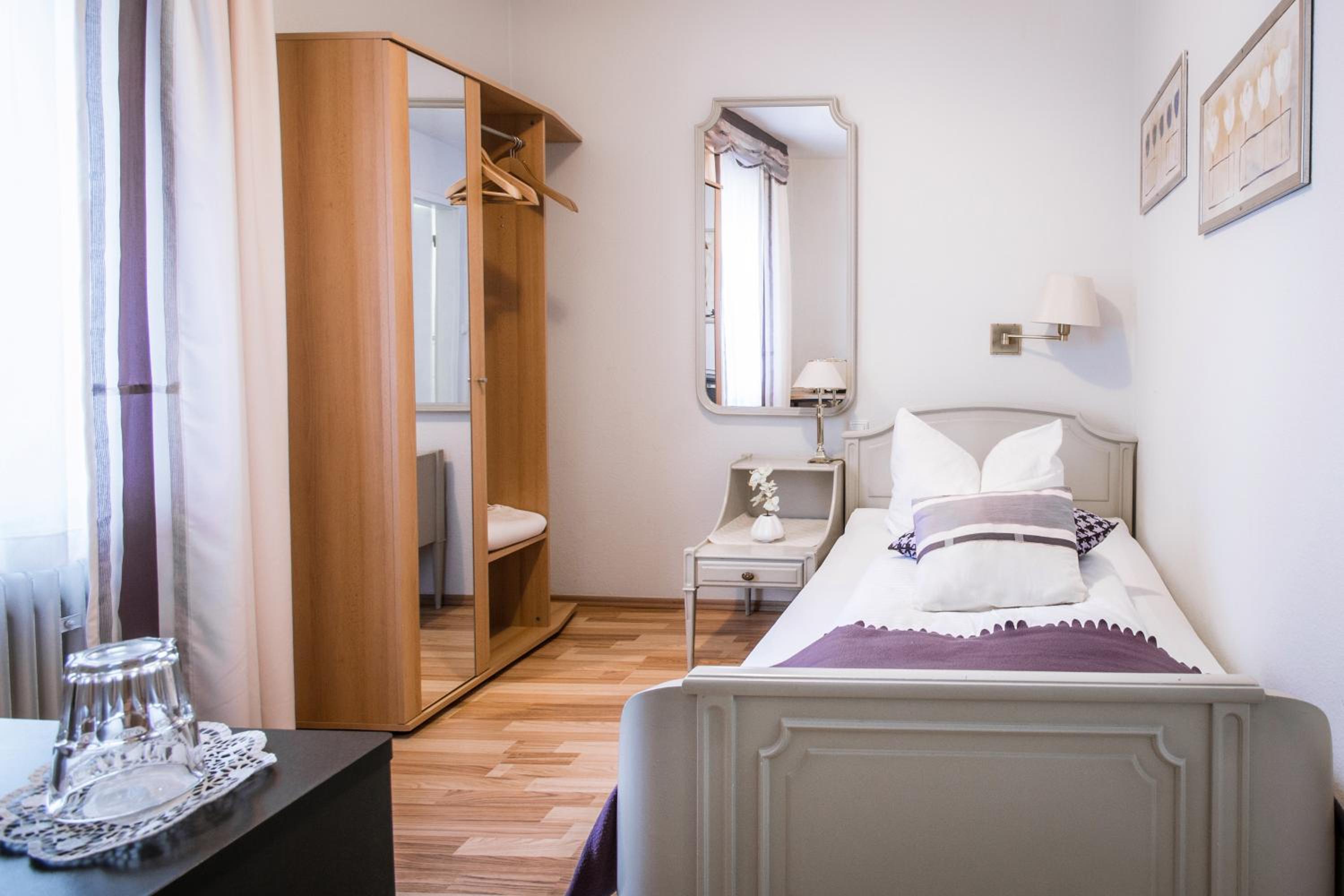 Single Room photo 2