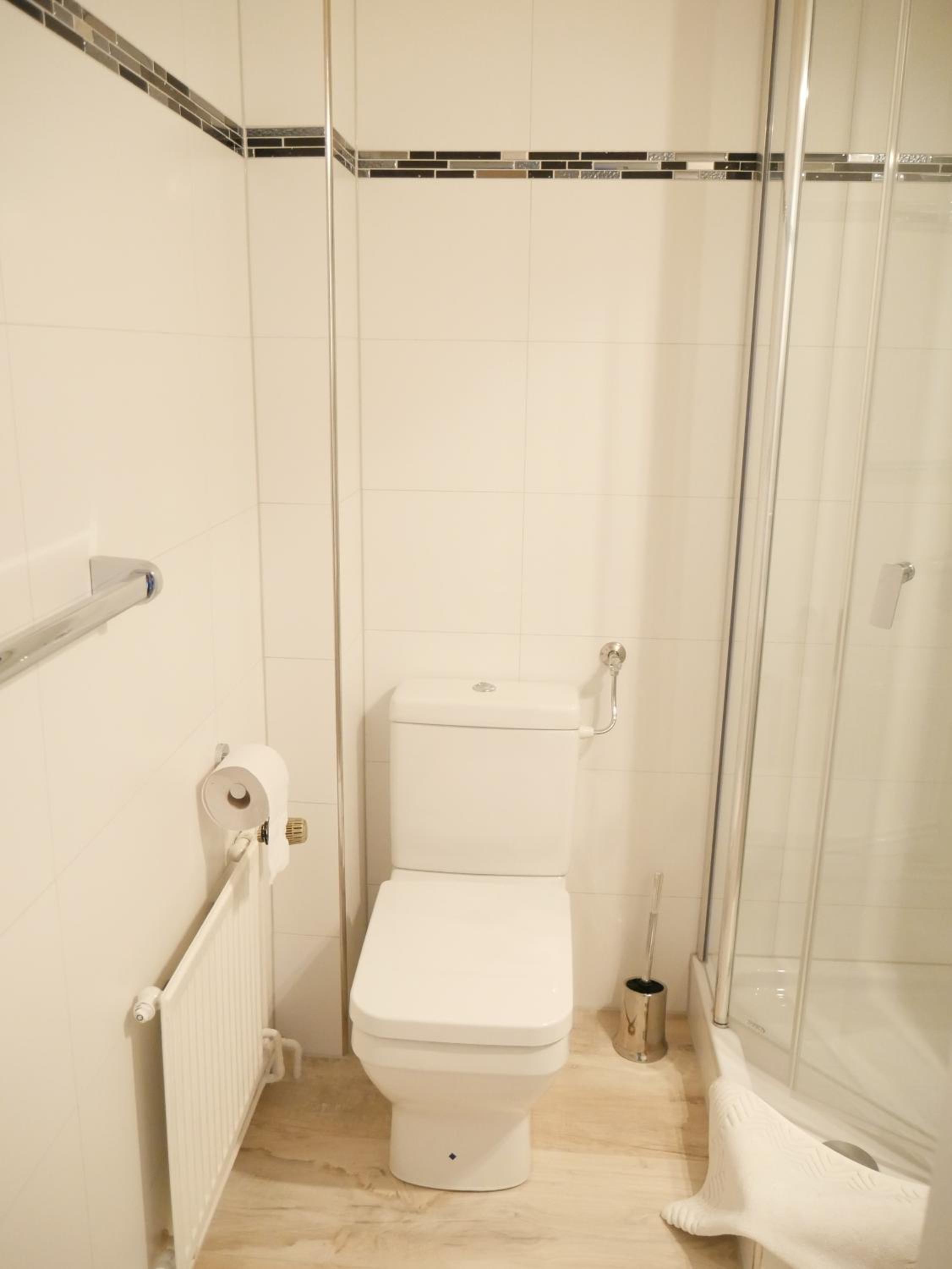 Double Room with Private Bathroom - Photo 8