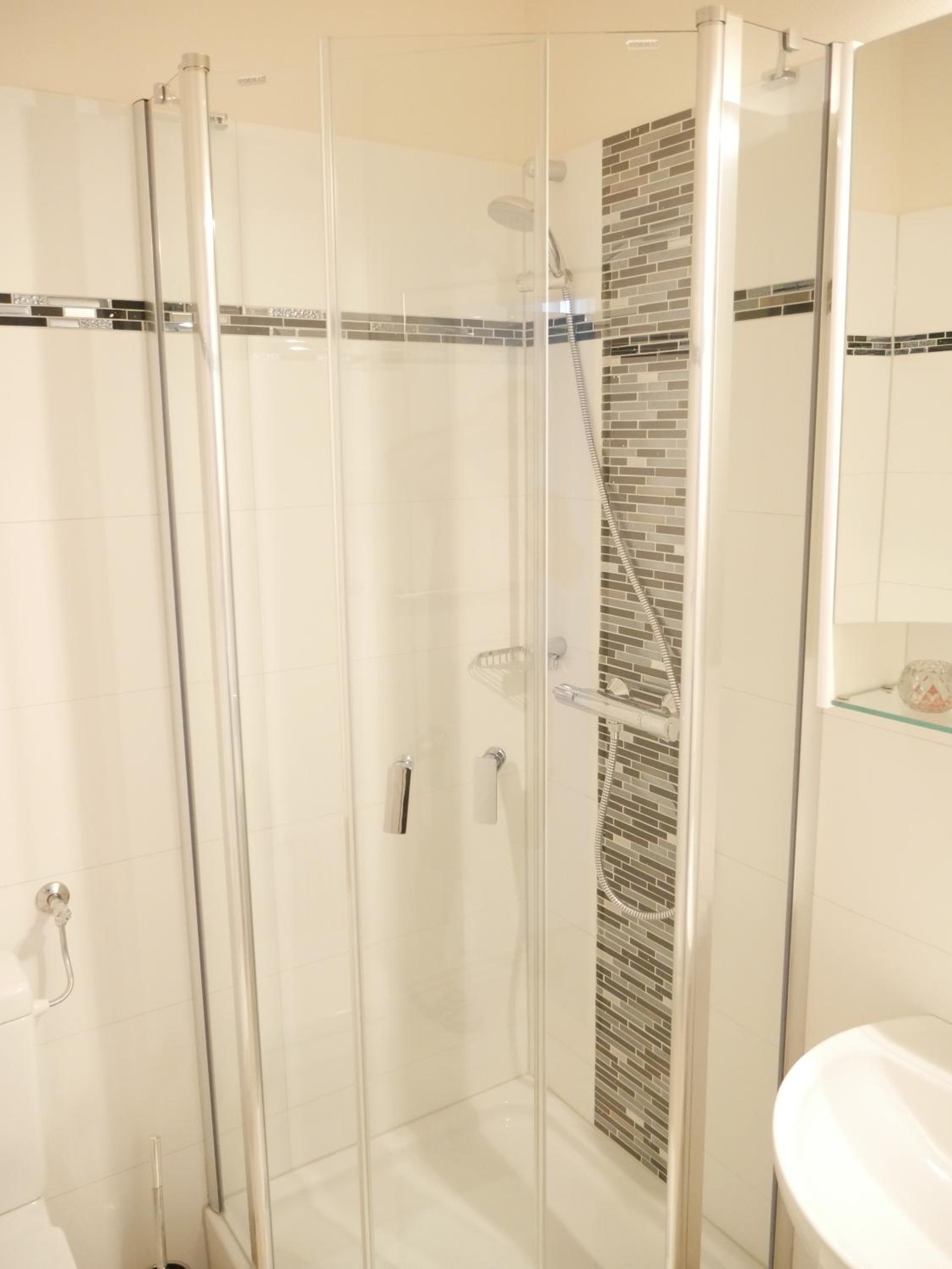 Double Room with Private Bathroom - Photo 7
