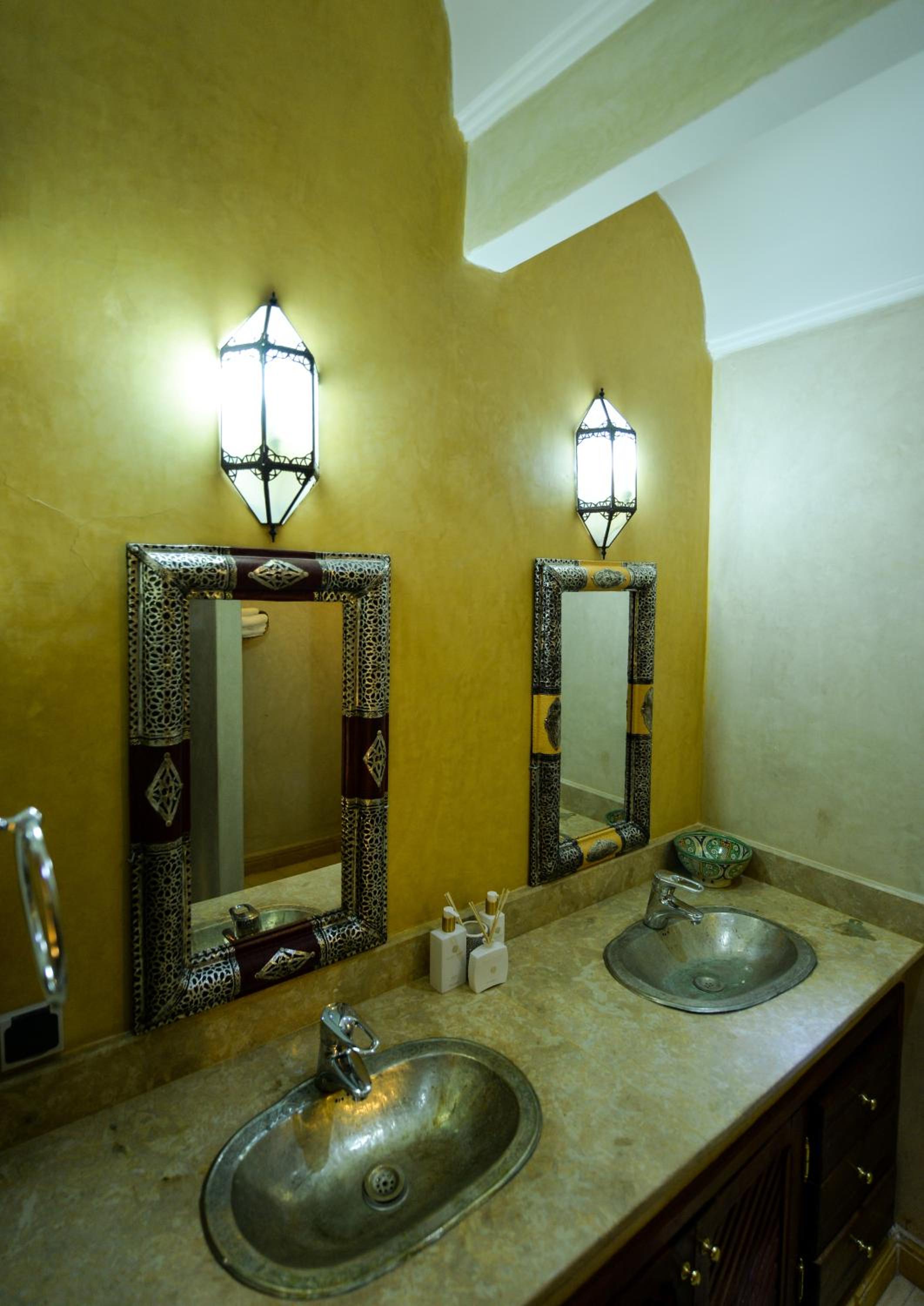 Double or Twin Room - Photo 2