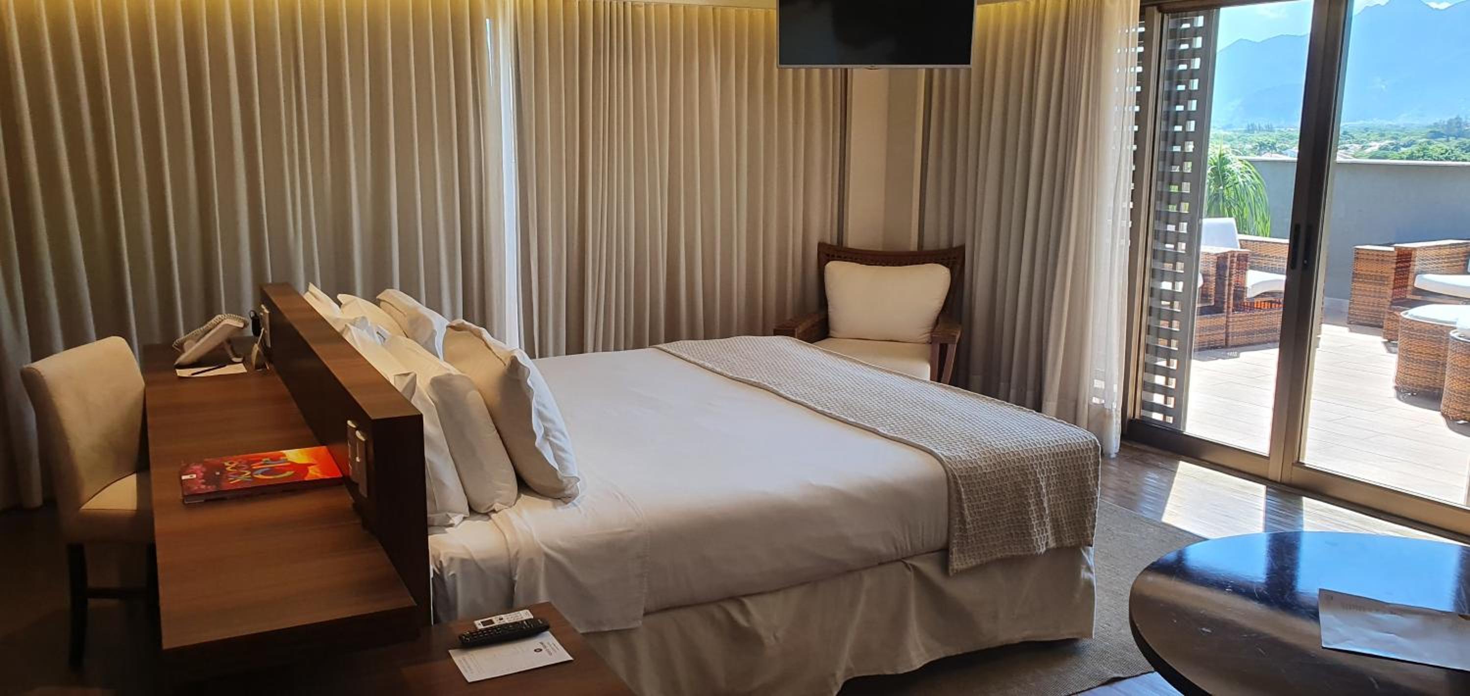 Deluxe King Room with Whirlpool and Balcony