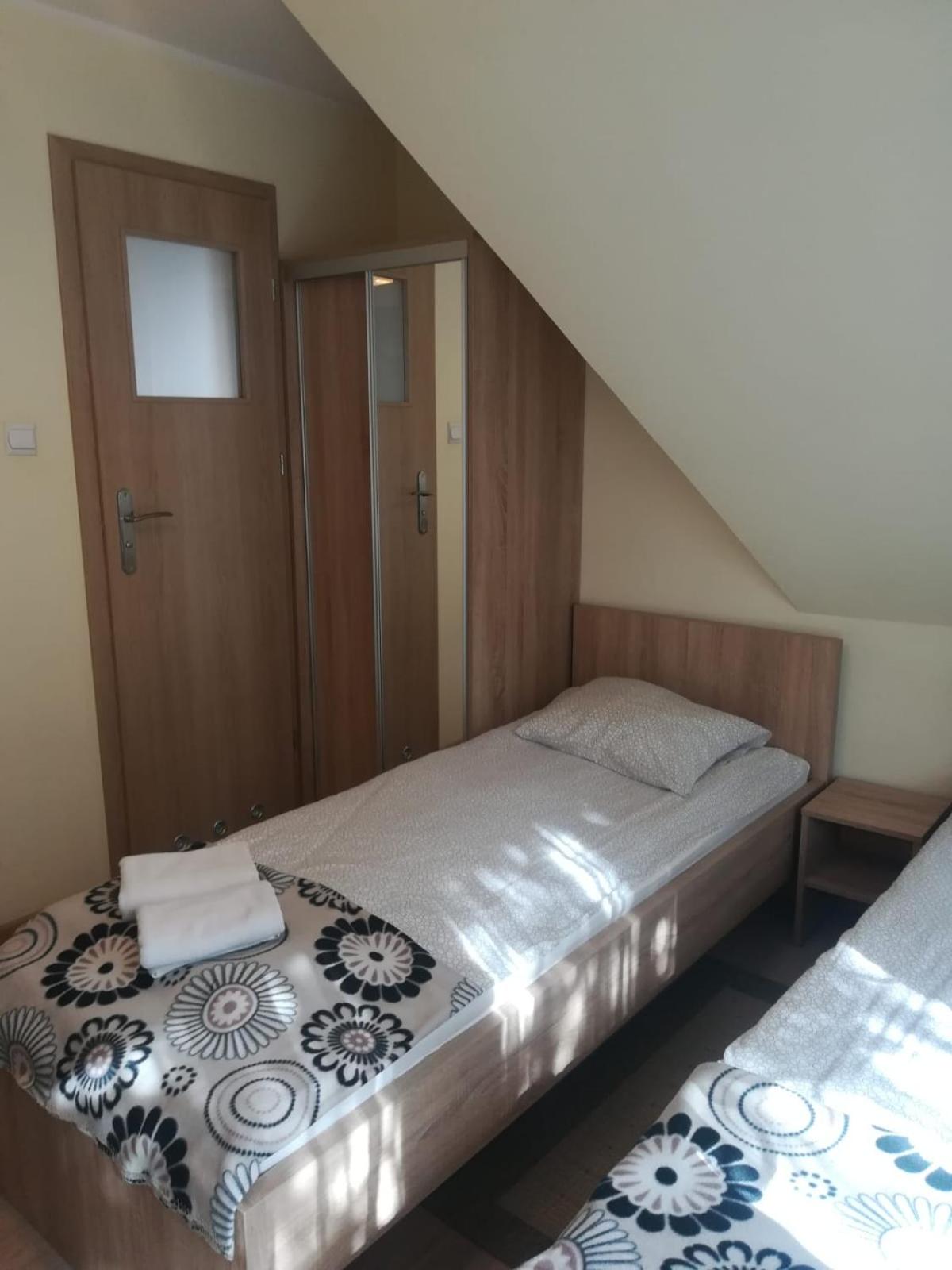 Standard Twin Room - Photo 2