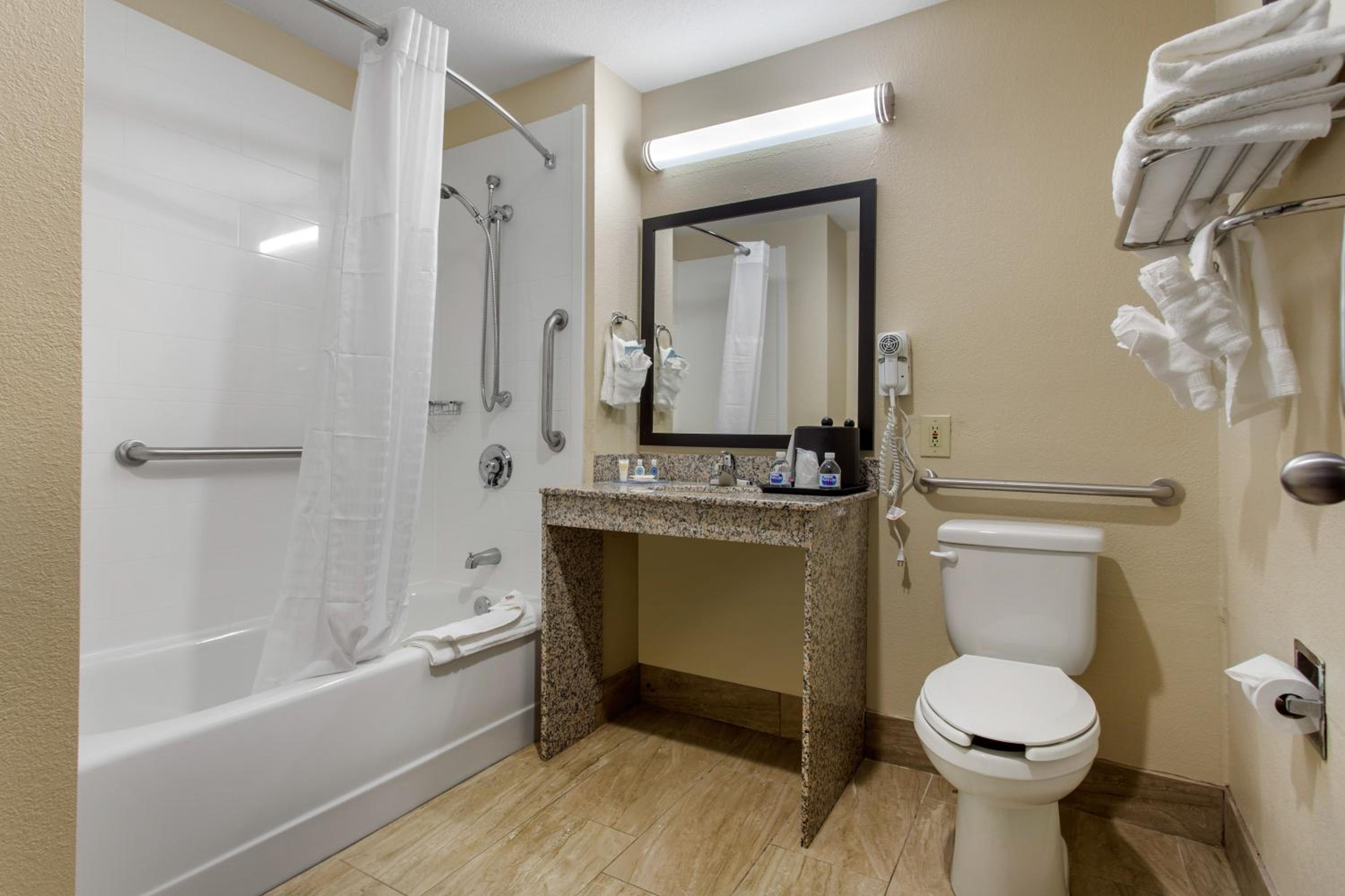 Queen Room - Accessible/Nonsmoking - Photo 5
