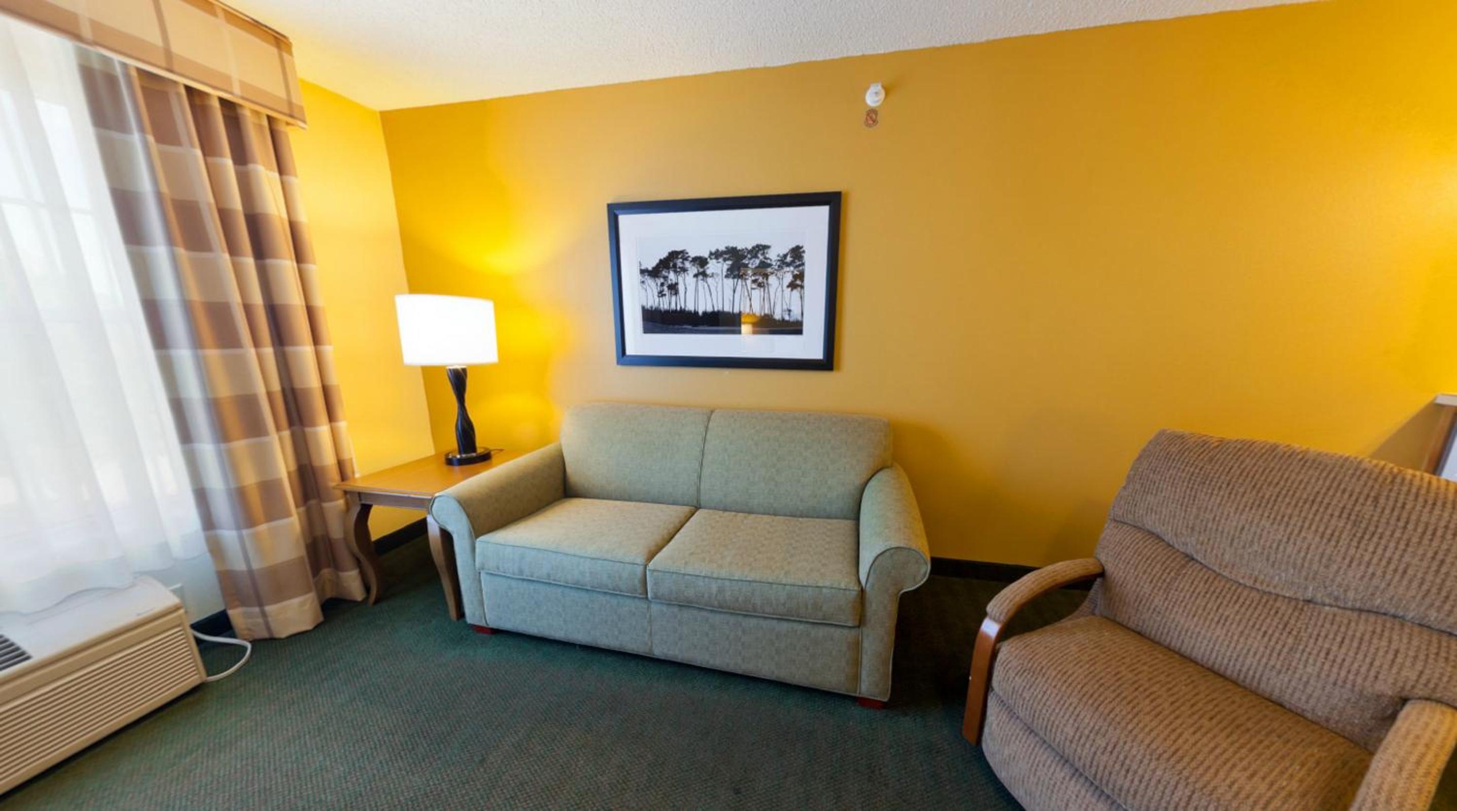 One-Bedroom King Suite with Sofa Bed - Photo 7