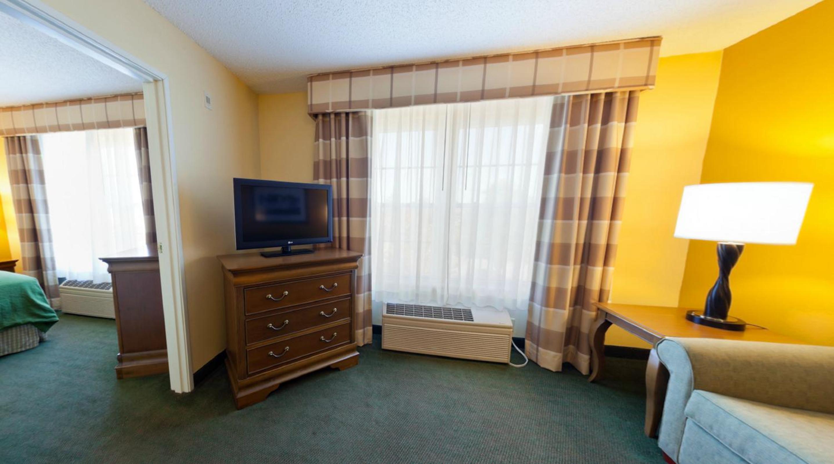 One-Bedroom King Suite with Sofa Bed - Photo 2