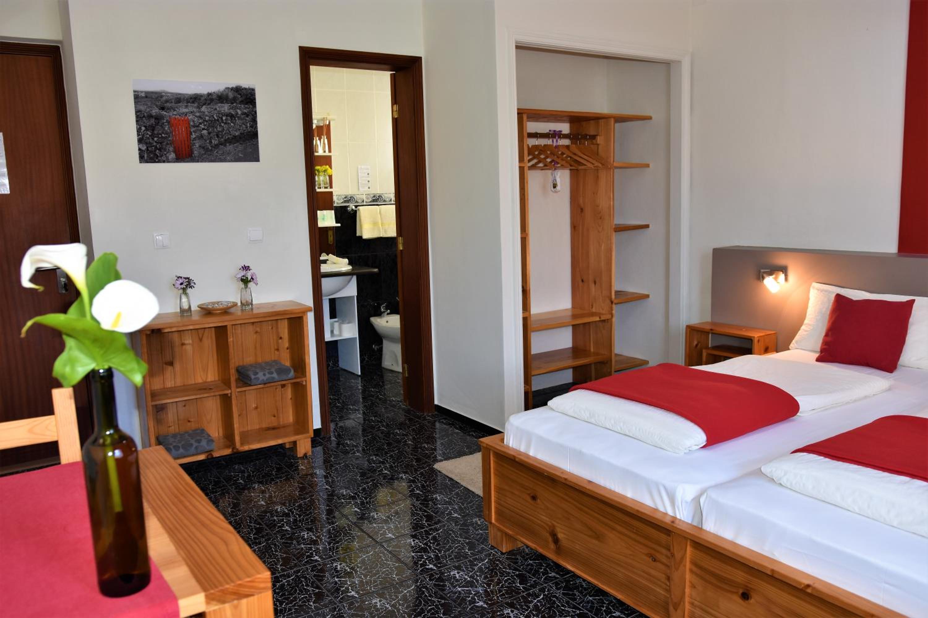 Double Room with Private Bathroom photo 1