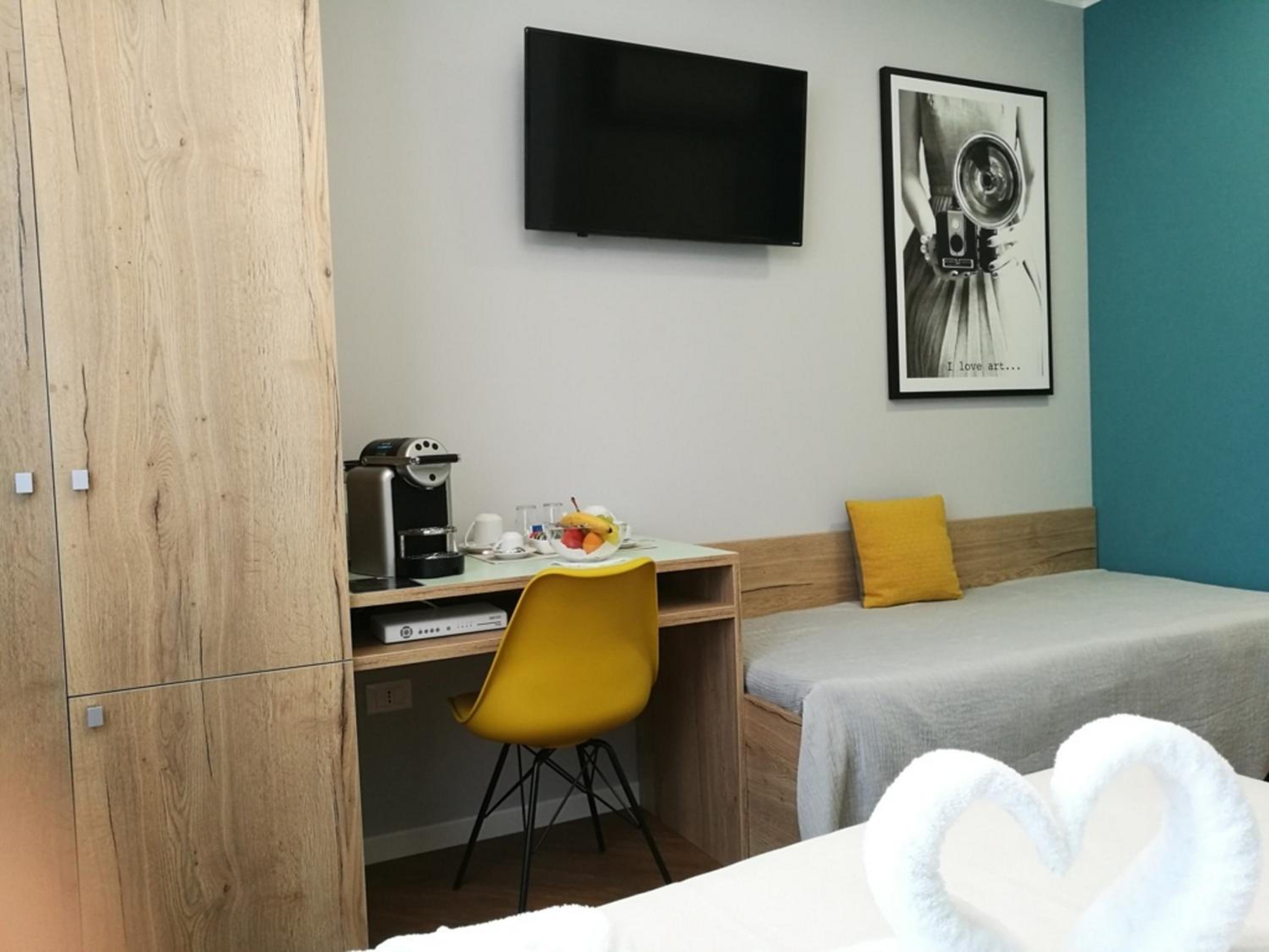 Deluxe Room with Bath photo 2