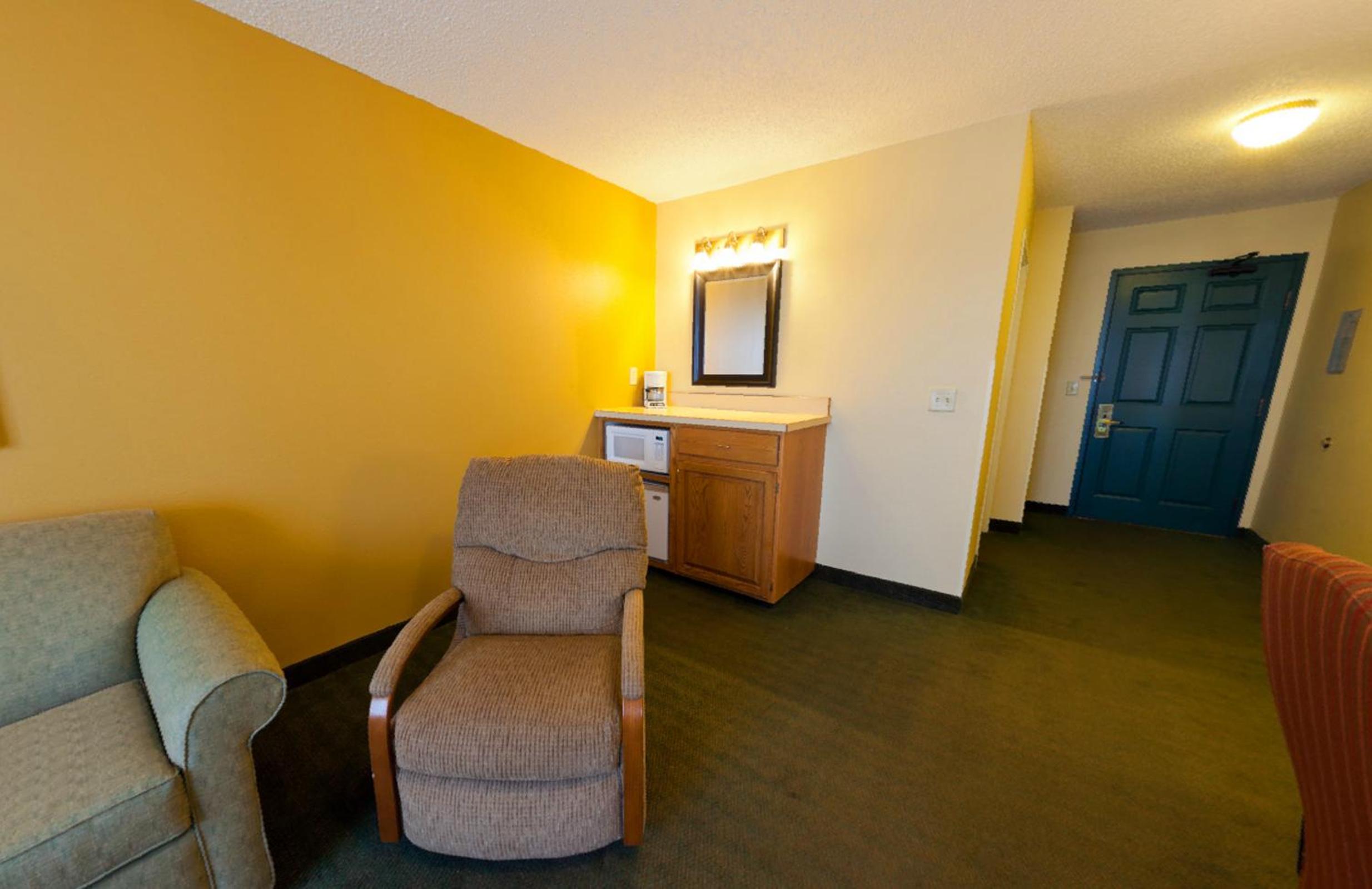 One-Bedroom King Suite with Sofa Bed - Photo 6