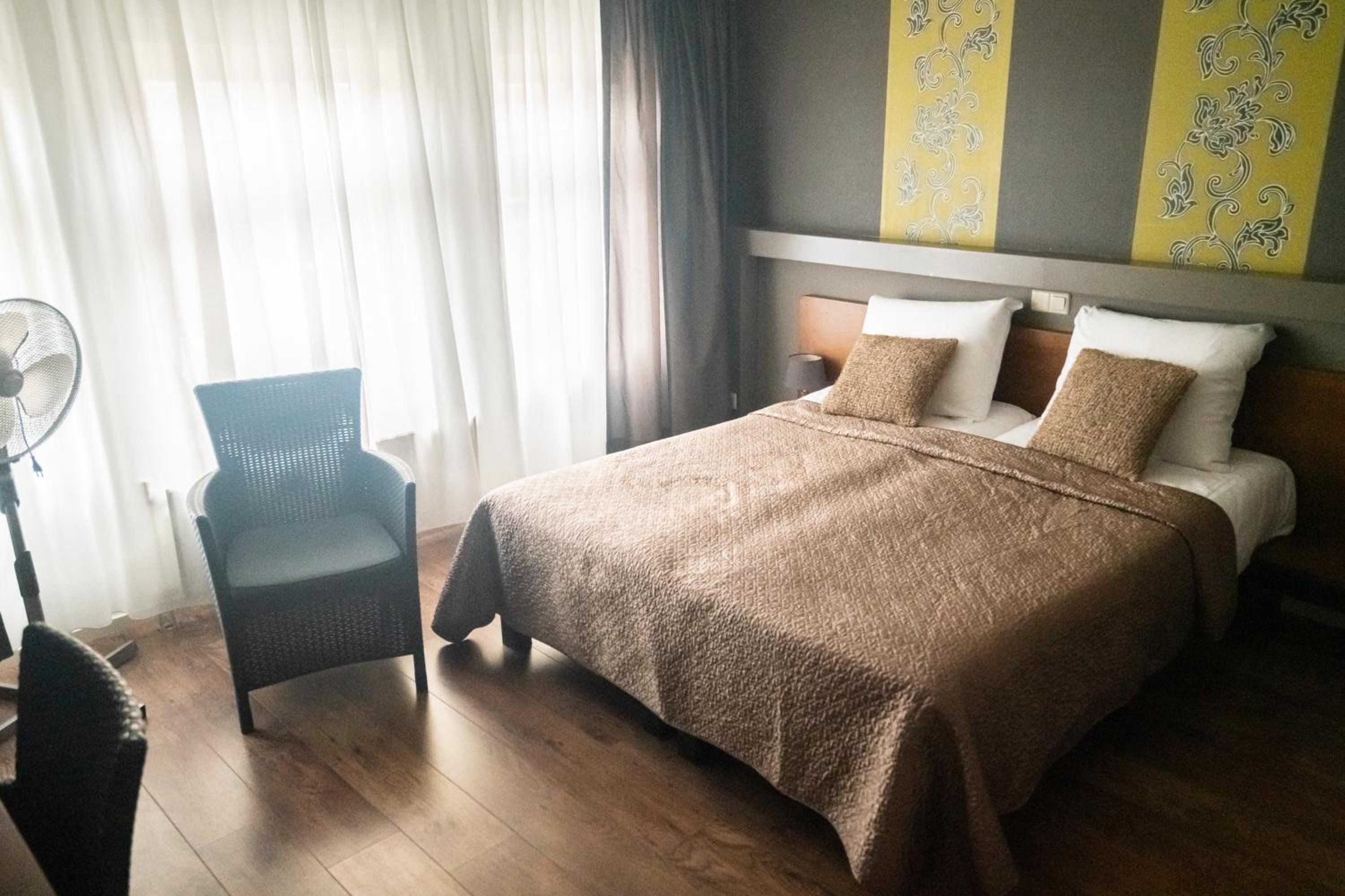 Standard Twin Room - Photo 1