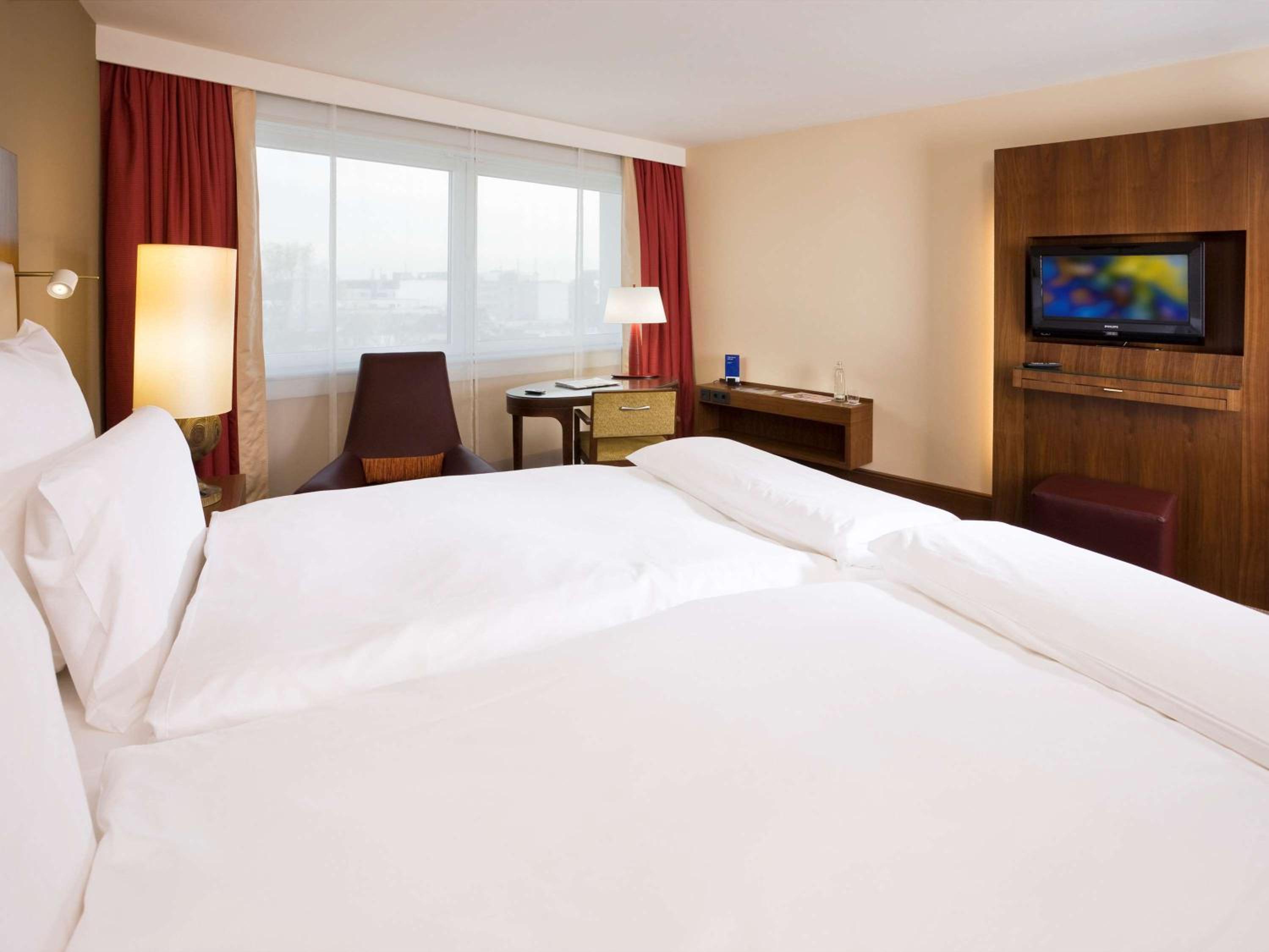 Deluxe King Room - Photo 3