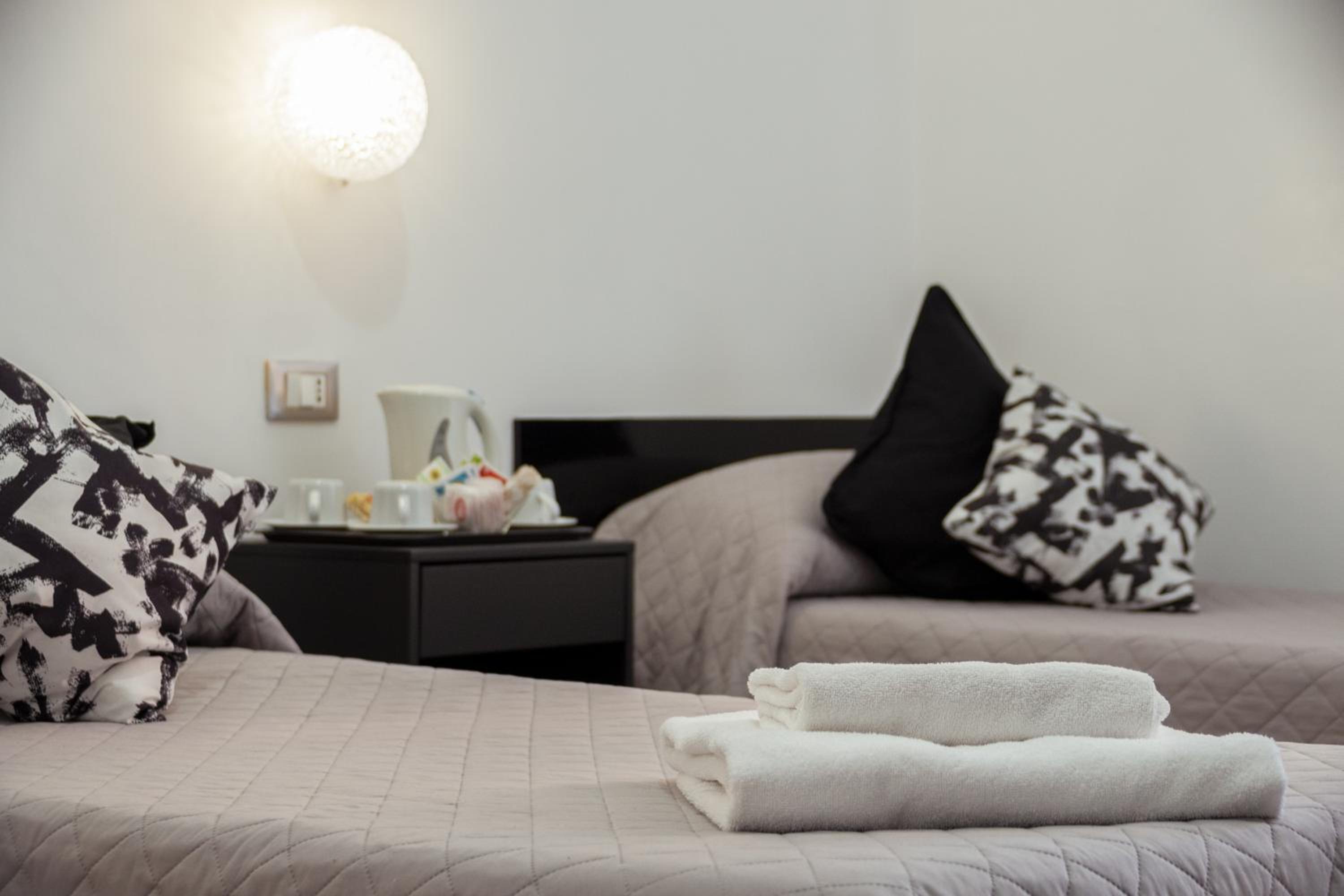 Double Room thumbnail 6