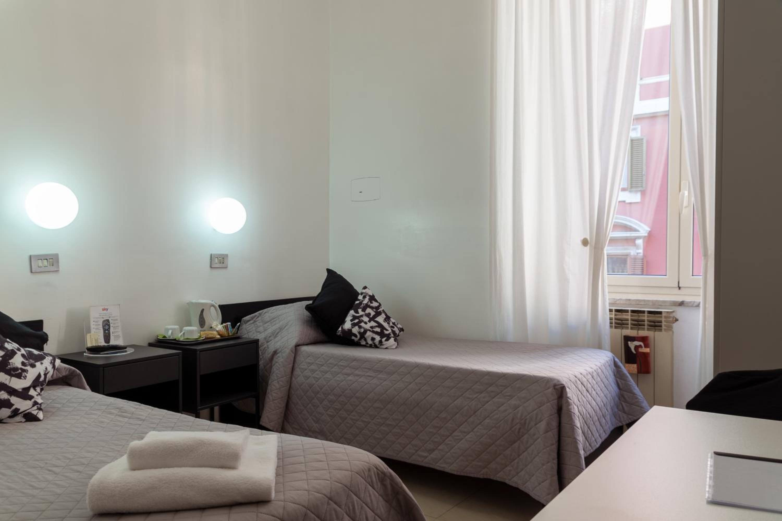 Double Room thumbnail 6