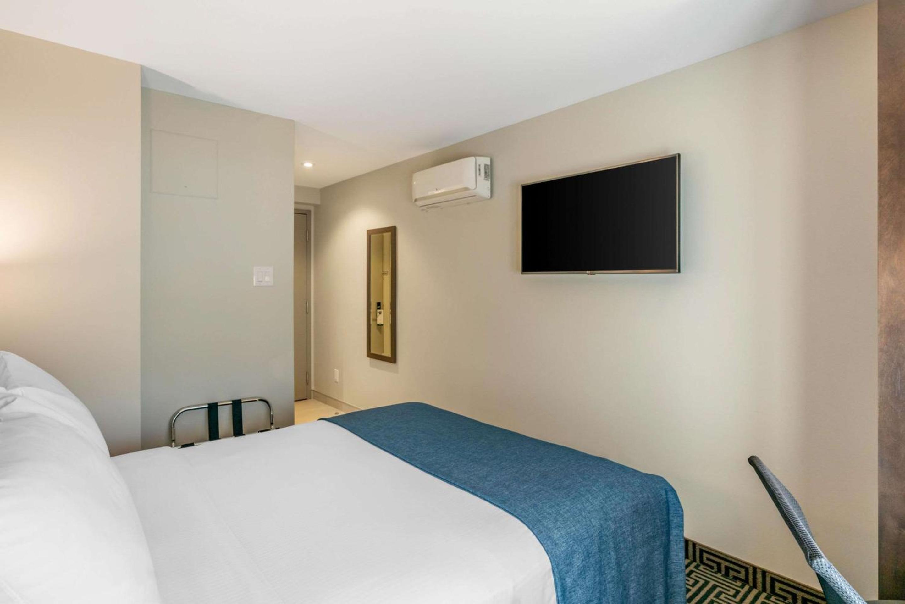 Standard Double Room - Non-Smoking - Photo 4