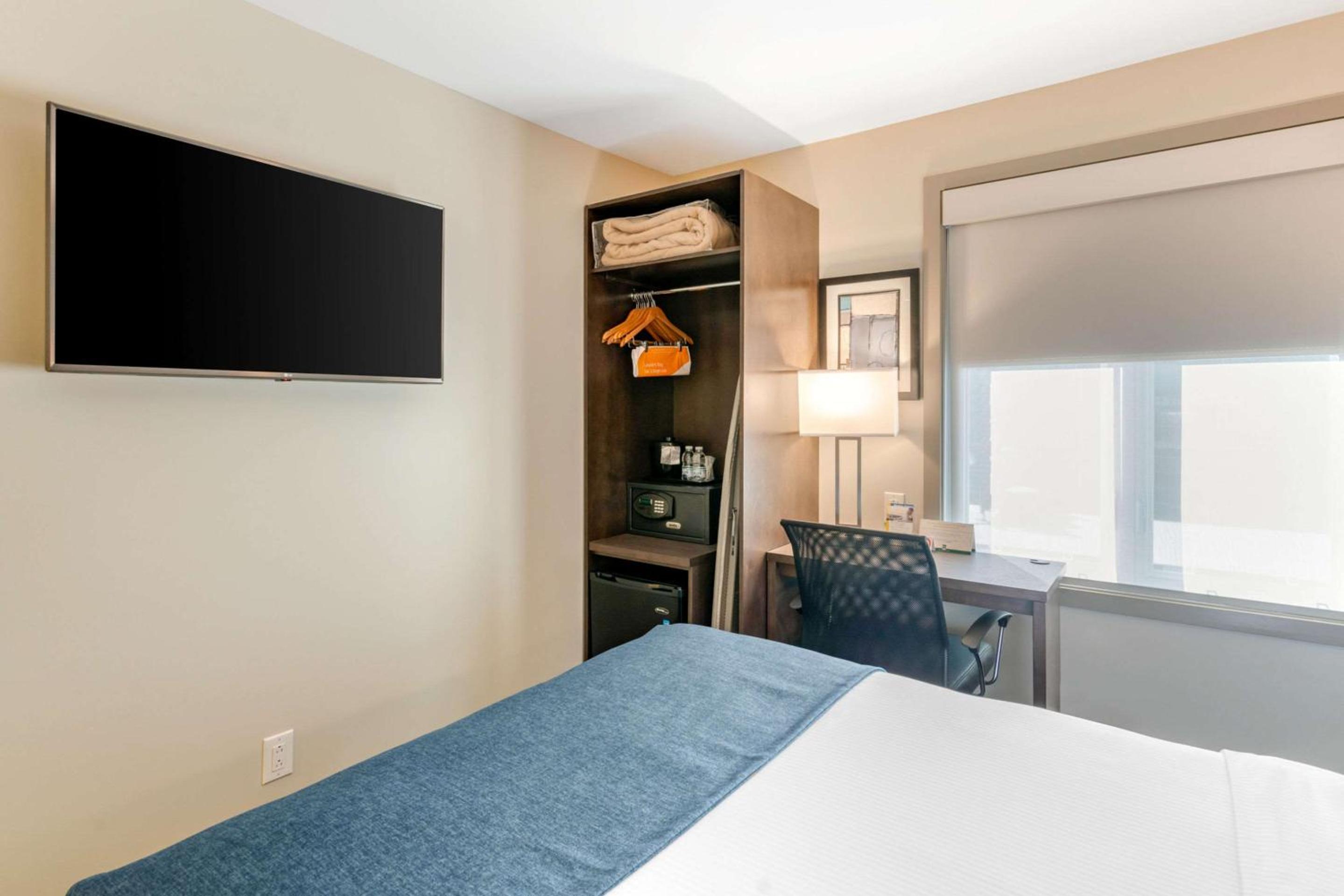 Standard Double Room - Non-Smoking - Photo 3