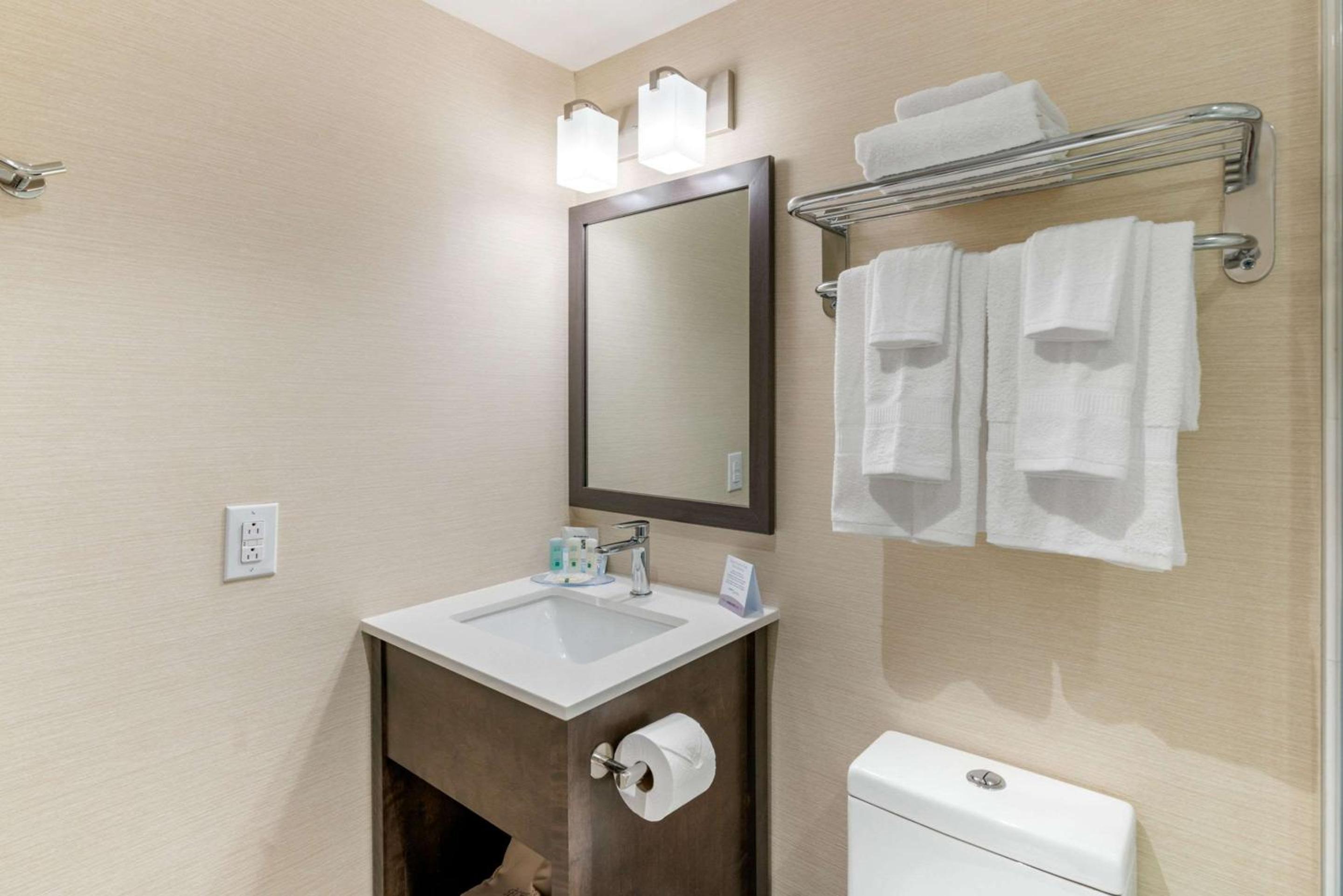 Standard Double Room - Non-Smoking - Photo 2